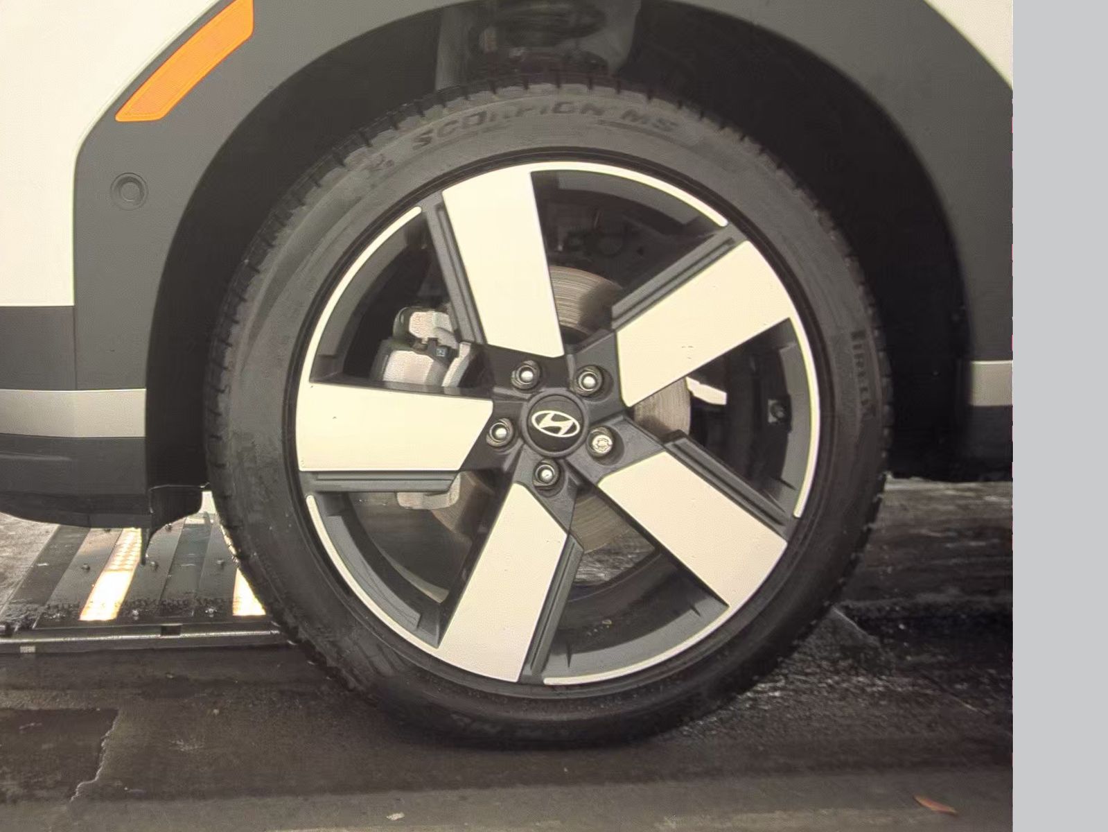 HYUNDAI LIMITED - 10