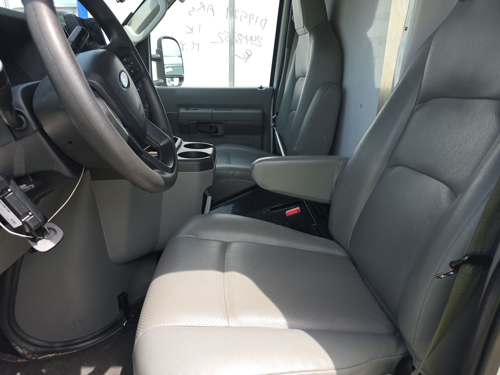 FORD E-350 - 8