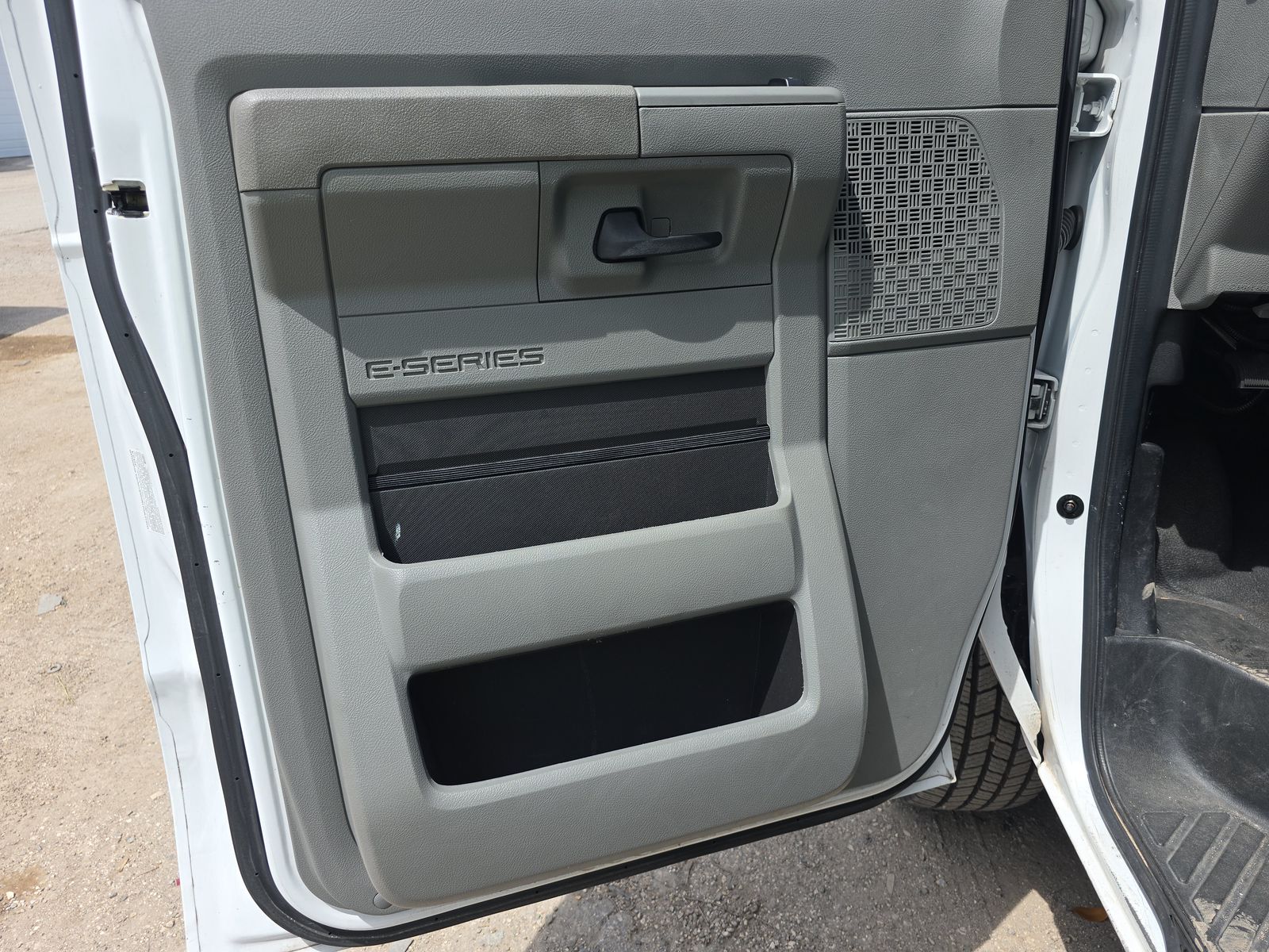 FORD E-350 - 10