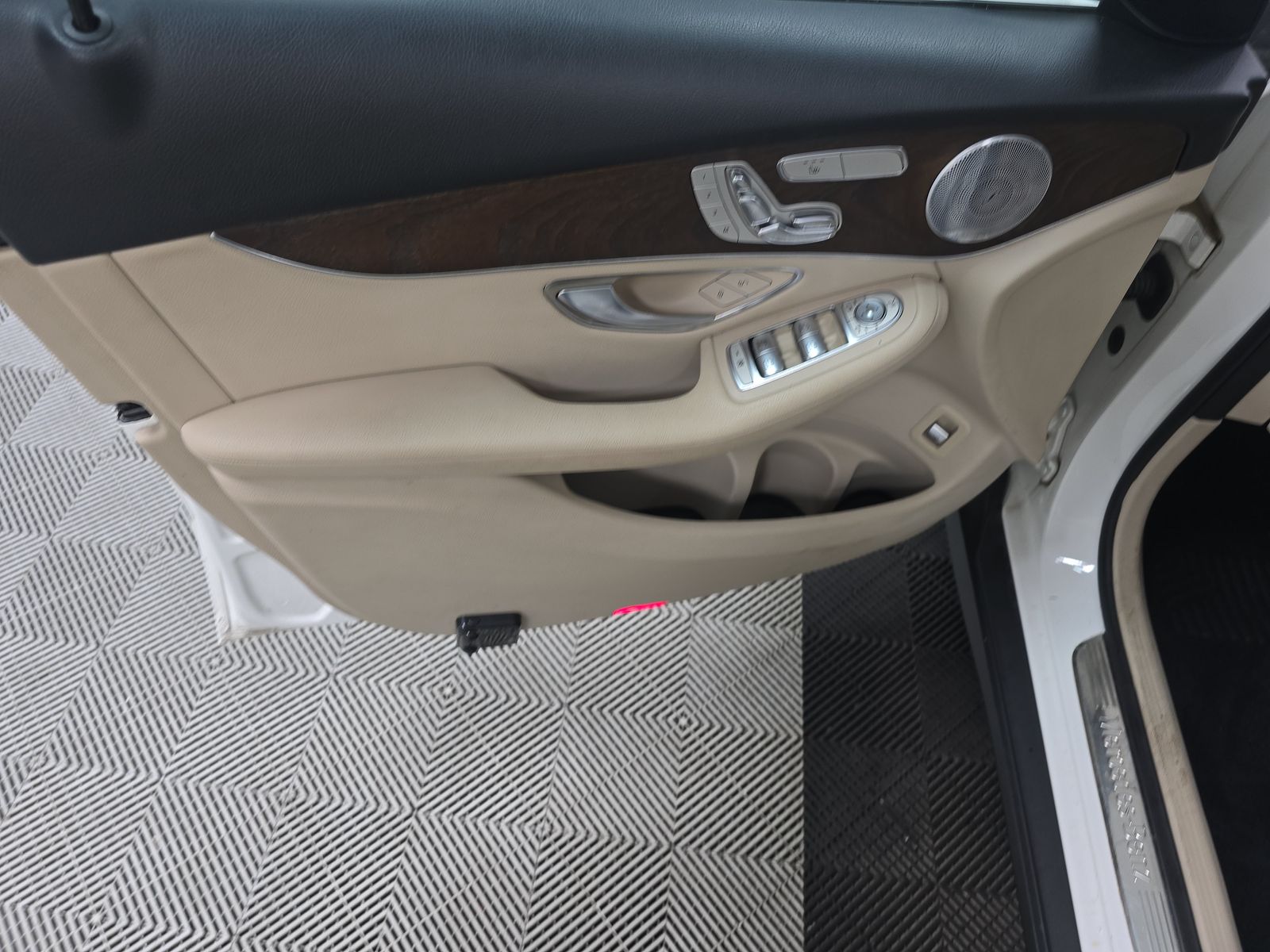 MERCEDES-BENZ GLC-CLASS - 10