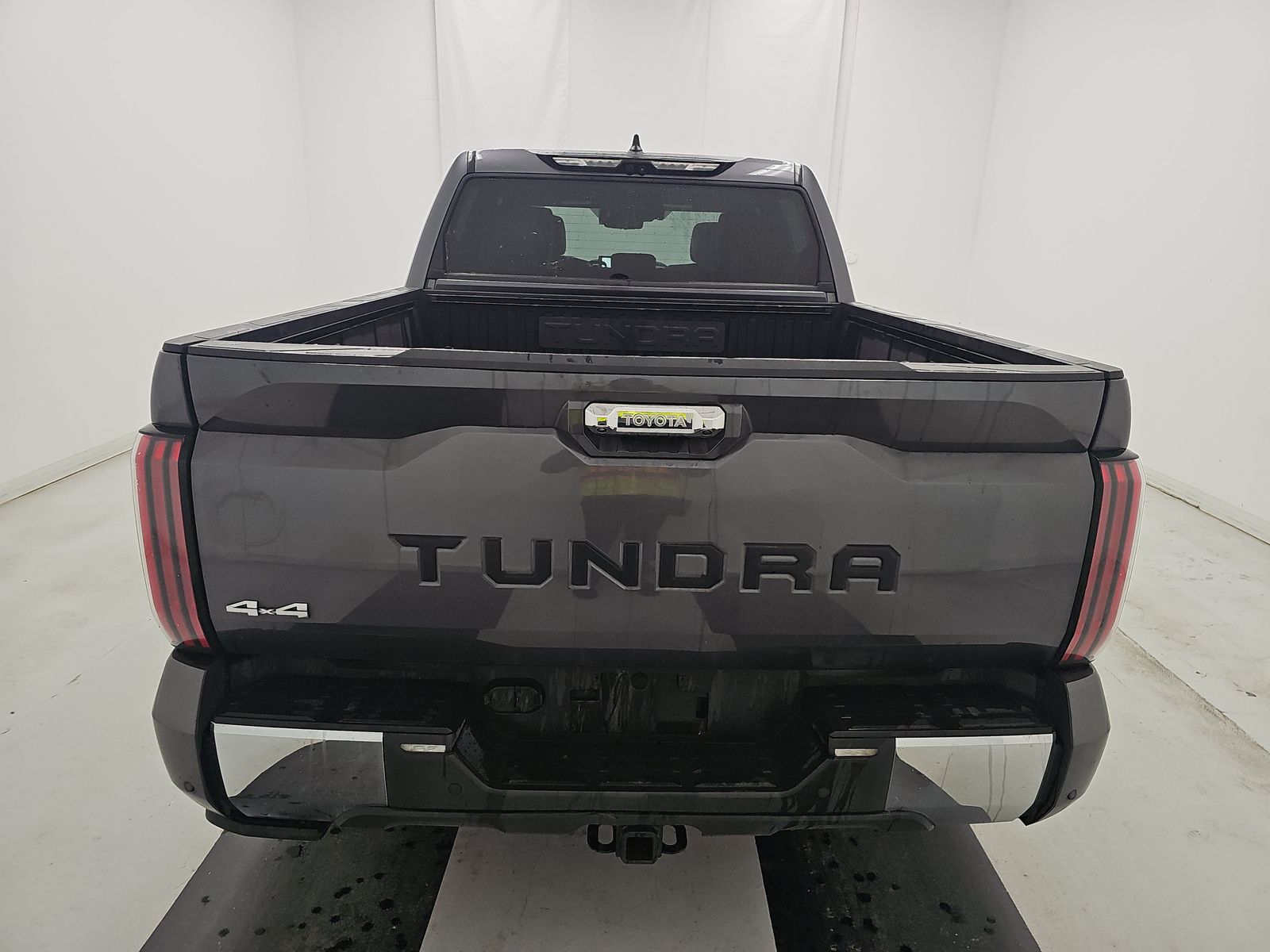 TOYOTA TUNDRA - 6
