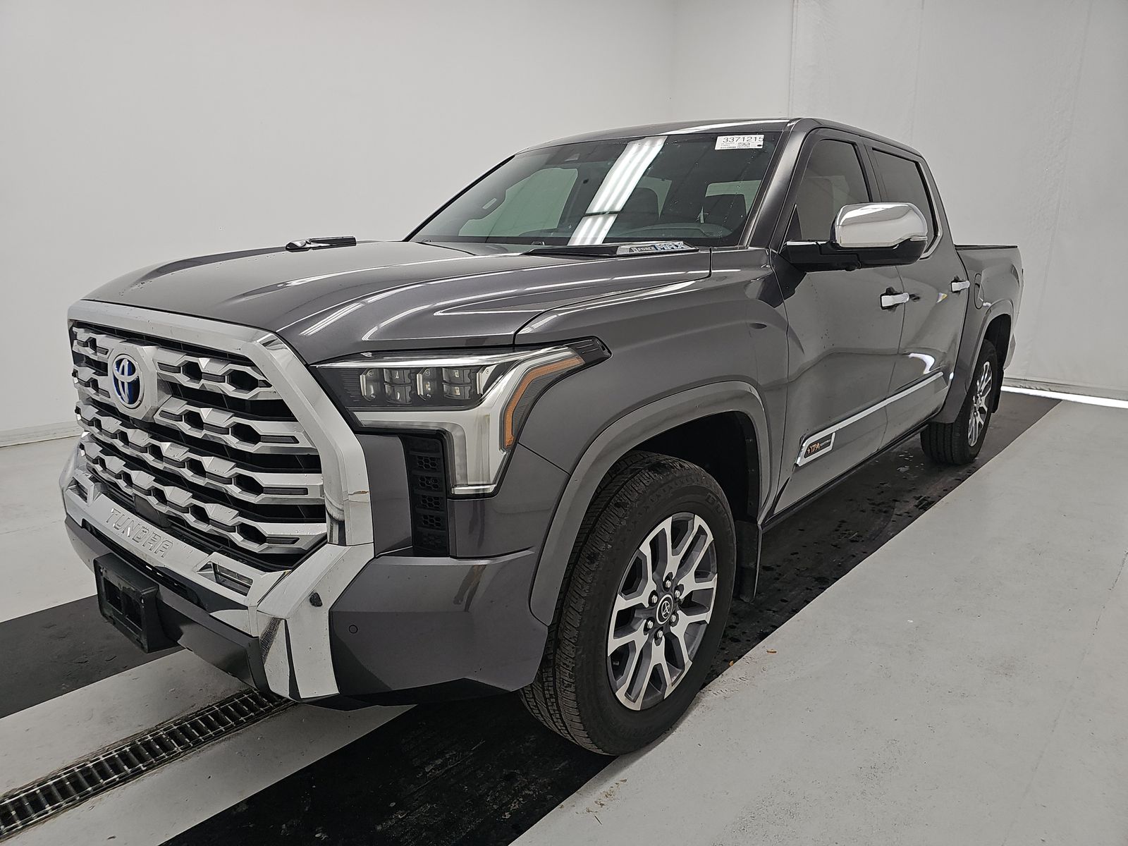 TOYOTA TUNDRA - 1