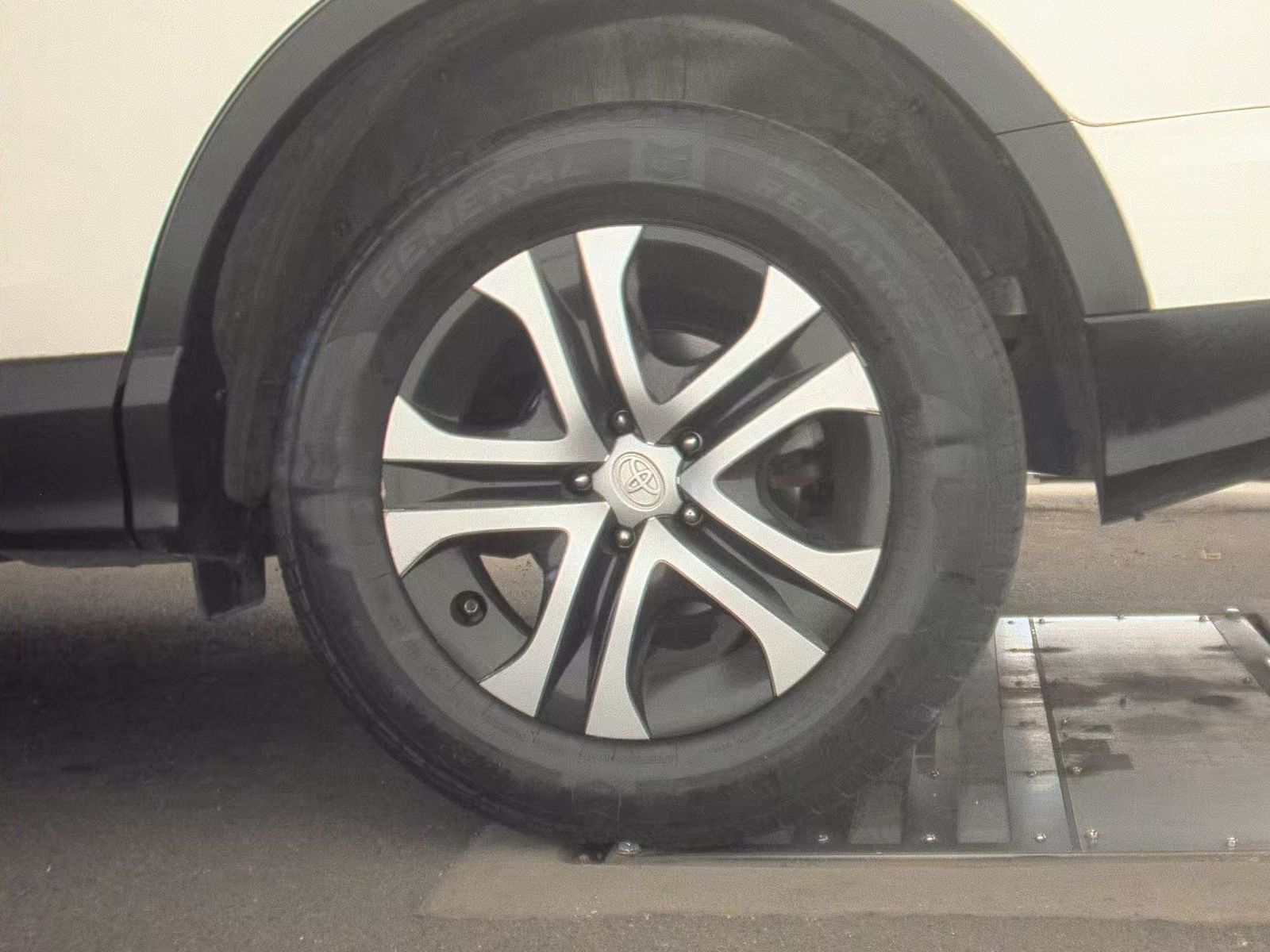 2017 Toyota RAV4 LE FWD