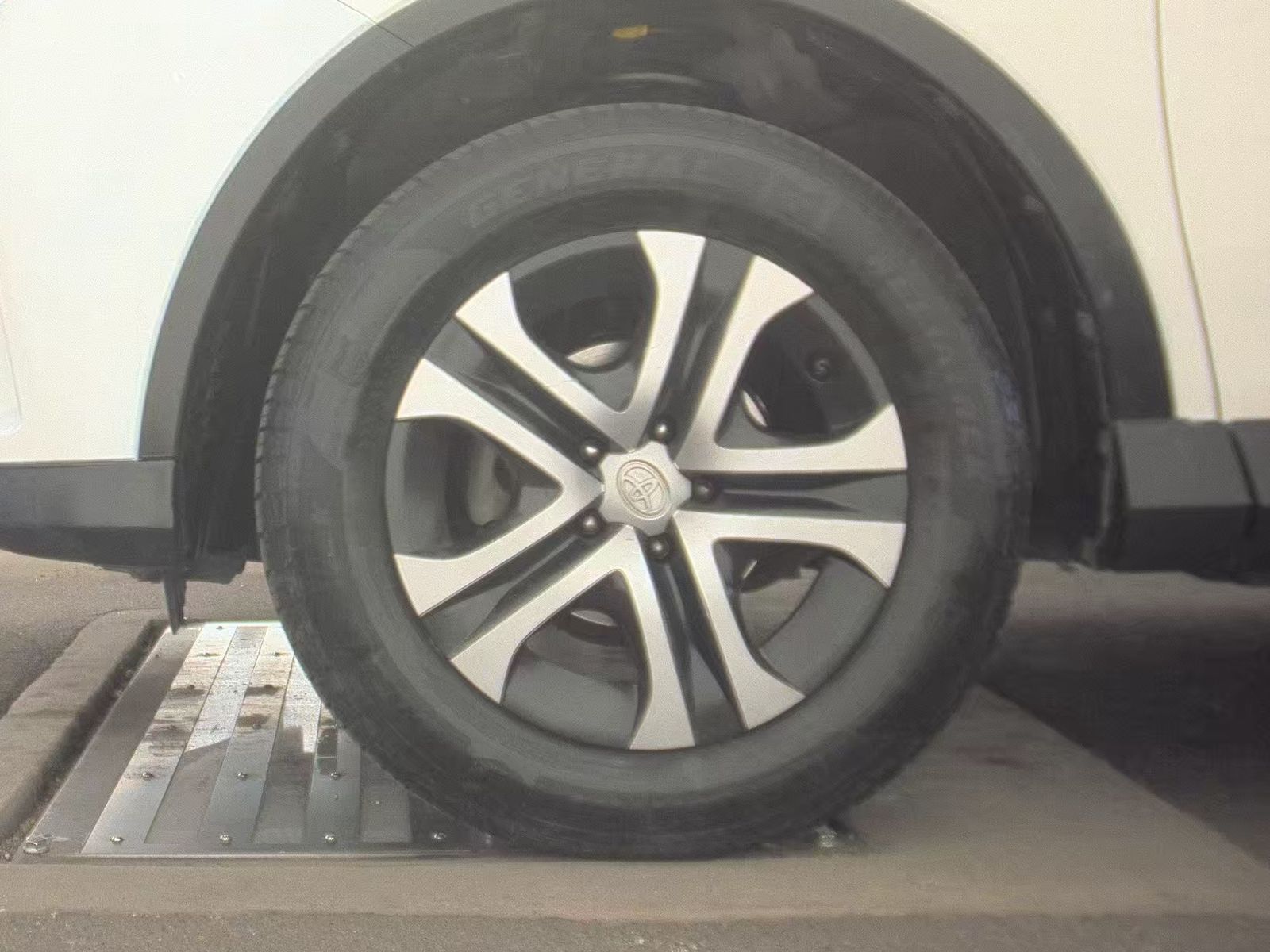 2017 Toyota RAV4 LE FWD