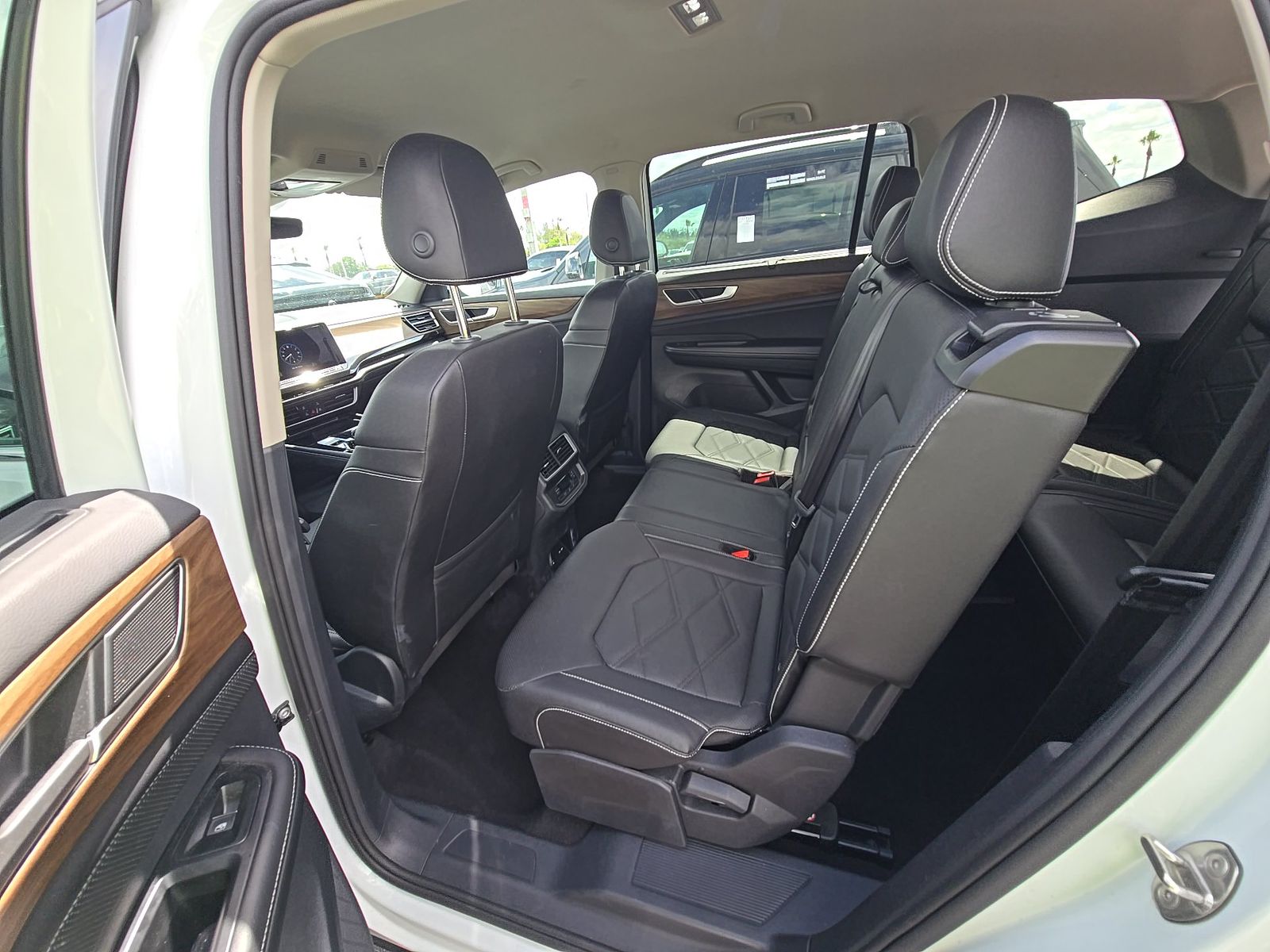 2025 Volkswagen Atlas 2.0T SE FWD