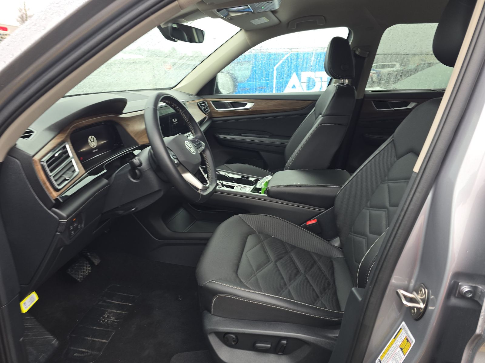 2025 Volkswagen Atlas 2.0T SE FWD