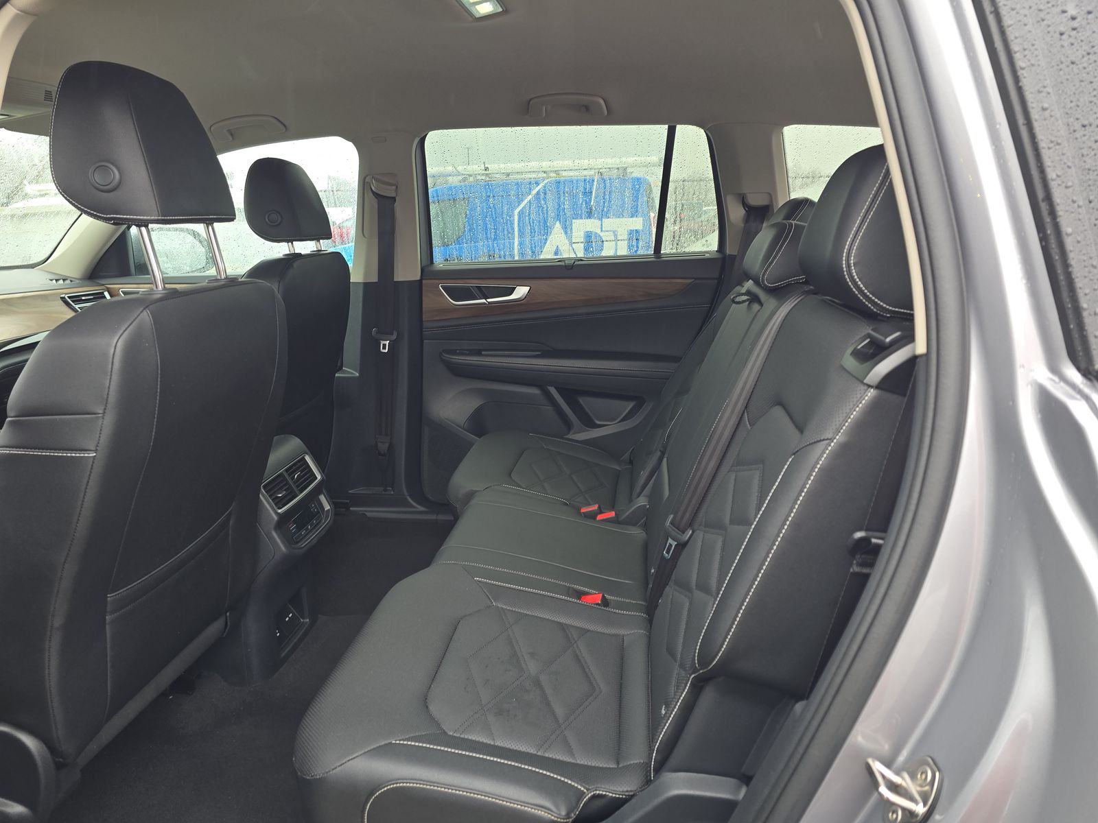 2025 Volkswagen Atlas 2.0T SE FWD