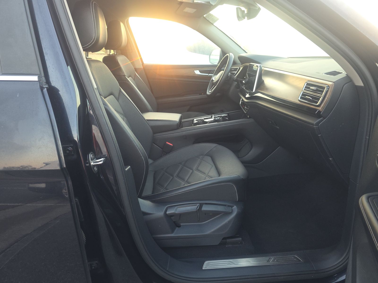 2024 Volkswagen Atlas 2.0T SE AWD