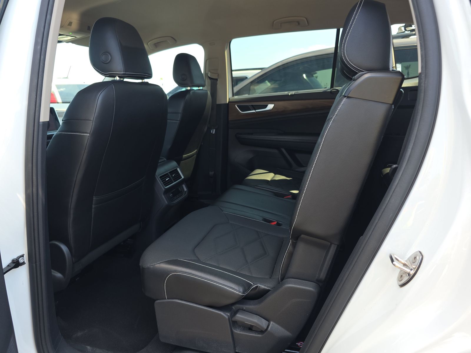 2024 Volkswagen Atlas 2.0T SE AWD