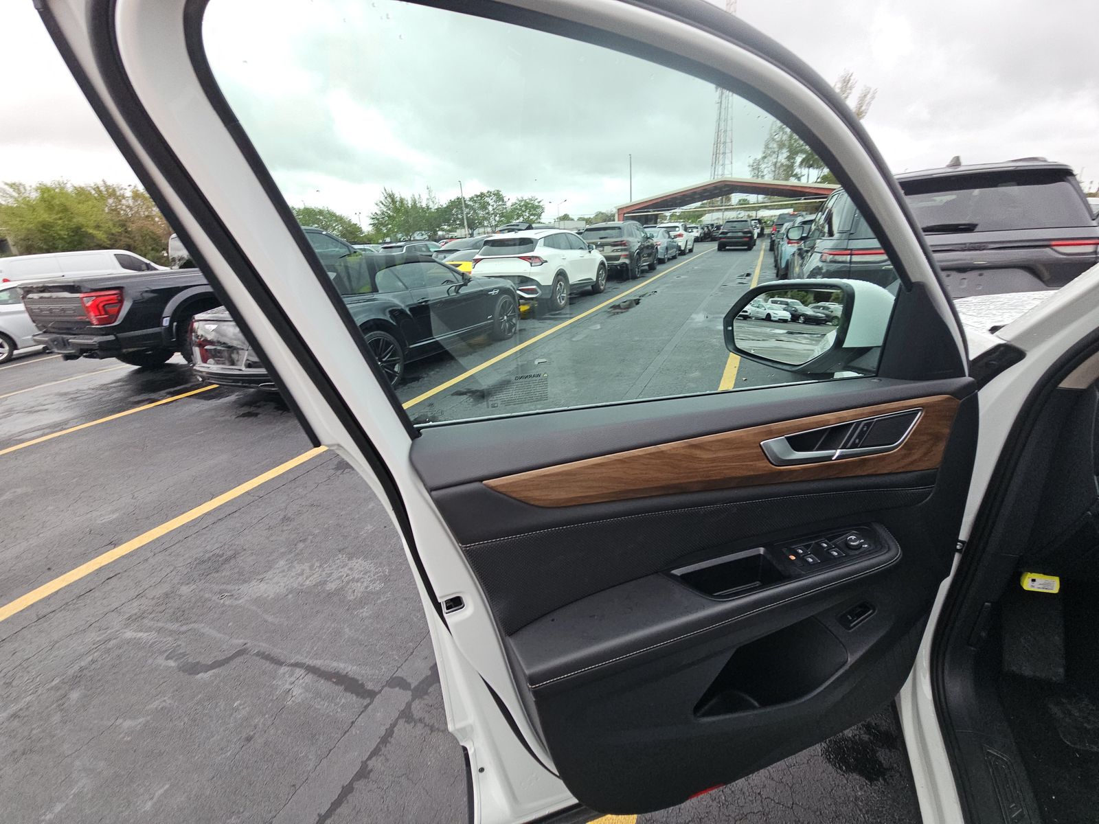 2025 Volkswagen Atlas 2.0T SE FWD