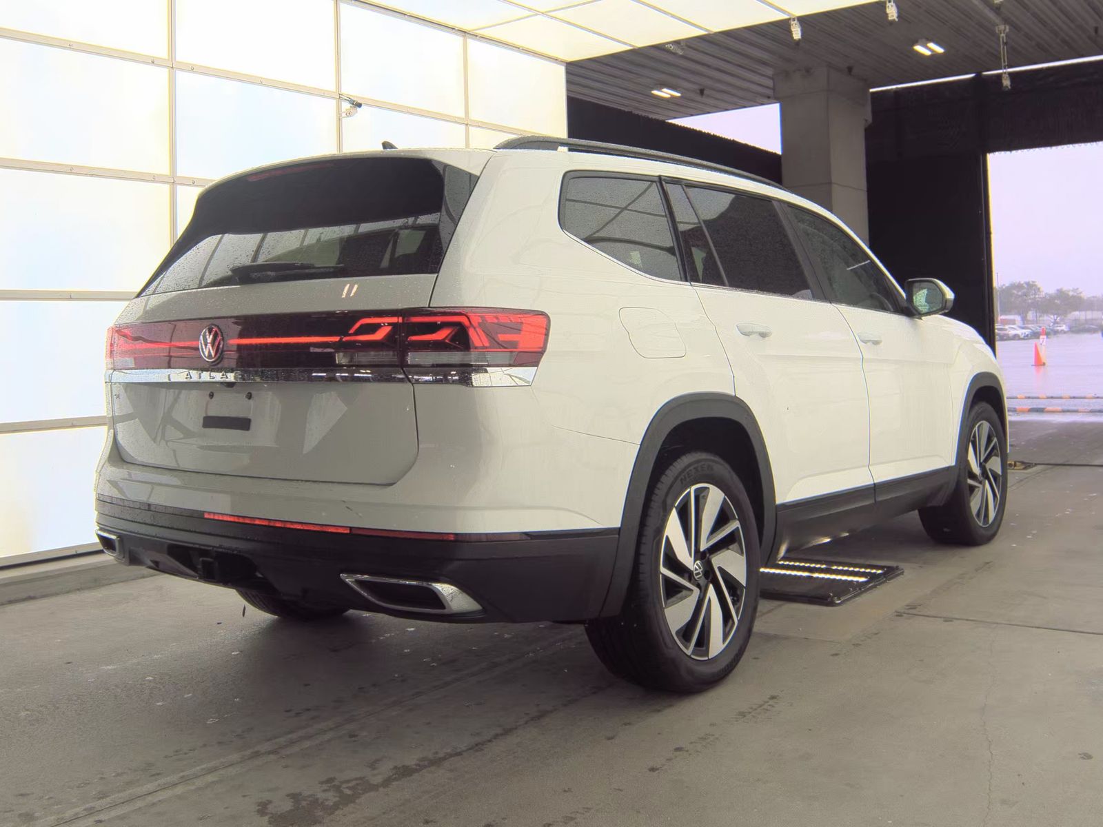 2025 Volkswagen Atlas 2.0T SE FWD