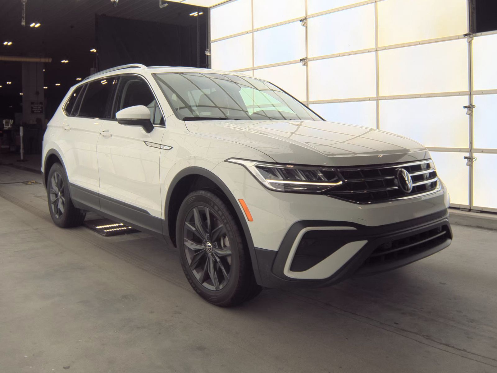 2024 Volkswagen Tiguan 2.0T SE FWD