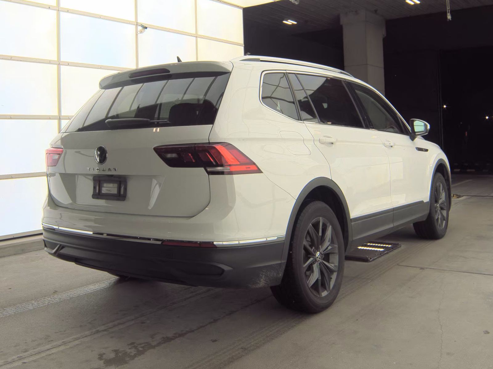 2024 Volkswagen Tiguan 2.0T SE FWD