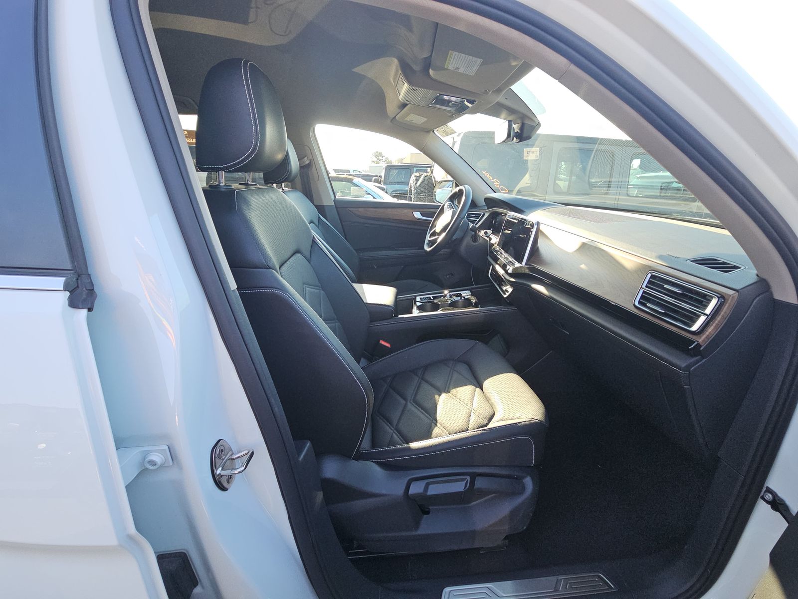 2025 Volkswagen Atlas 2.0T SE FWD