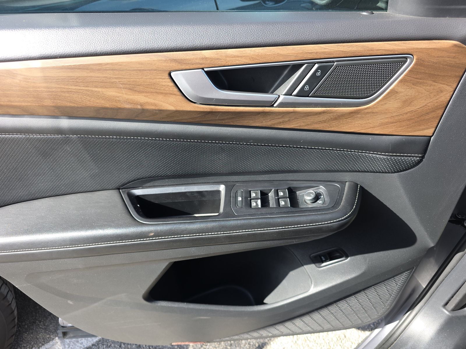 2024 Volkswagen Atlas 2.0T SE AWD