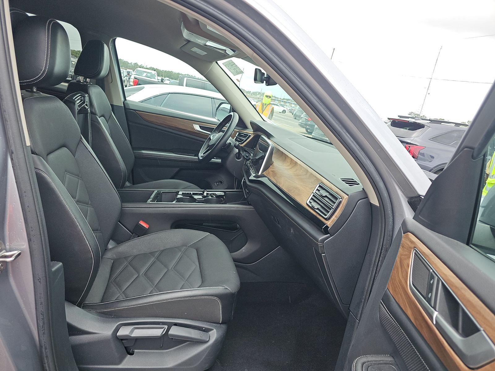 2024 Volkswagen Atlas 2.0T SE FWD