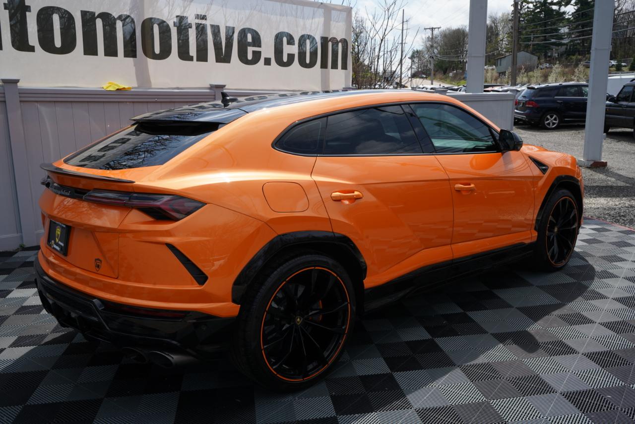 2022 Lamborghini Urus Base AWD
