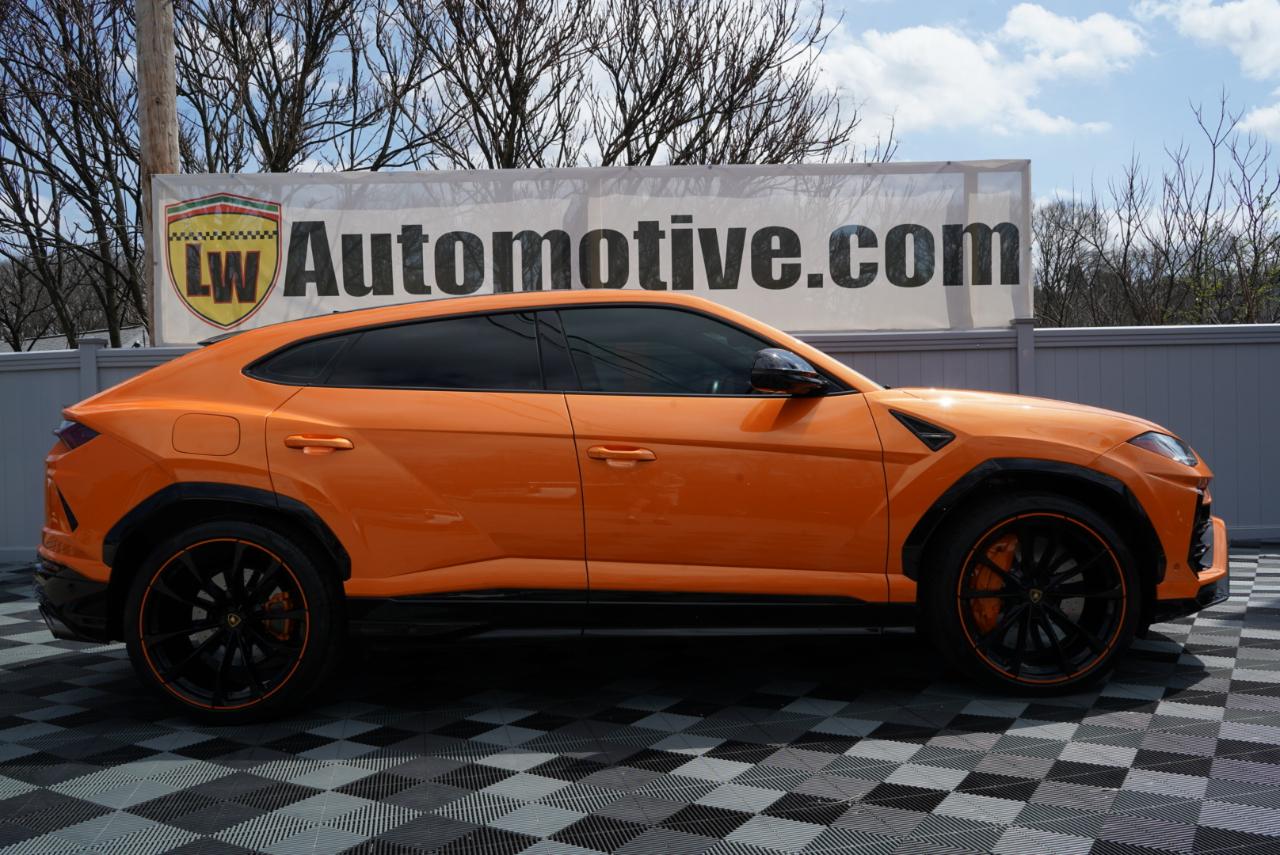 2022 Lamborghini Urus Base AWD