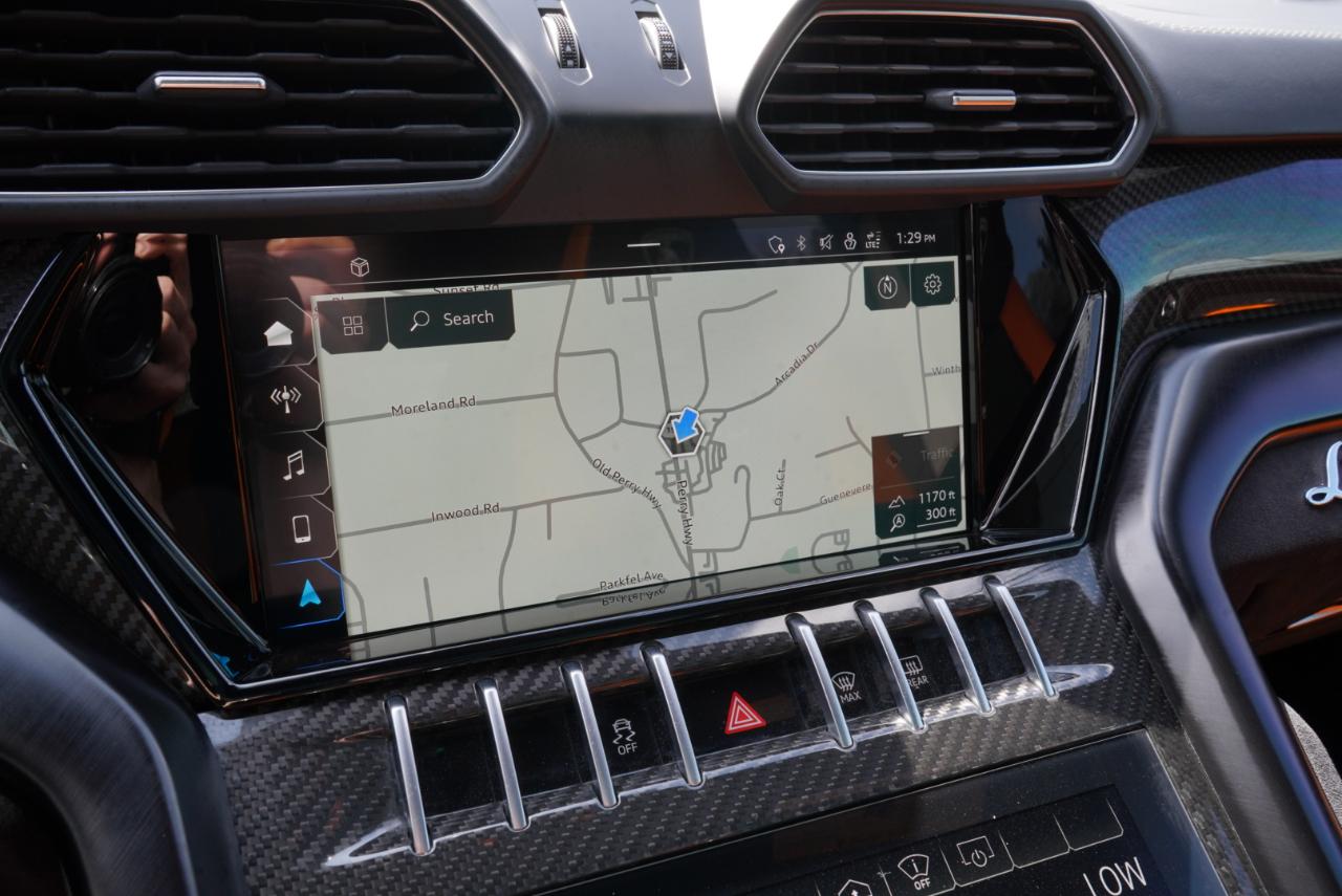 2022 Lamborghini Urus Base AWD