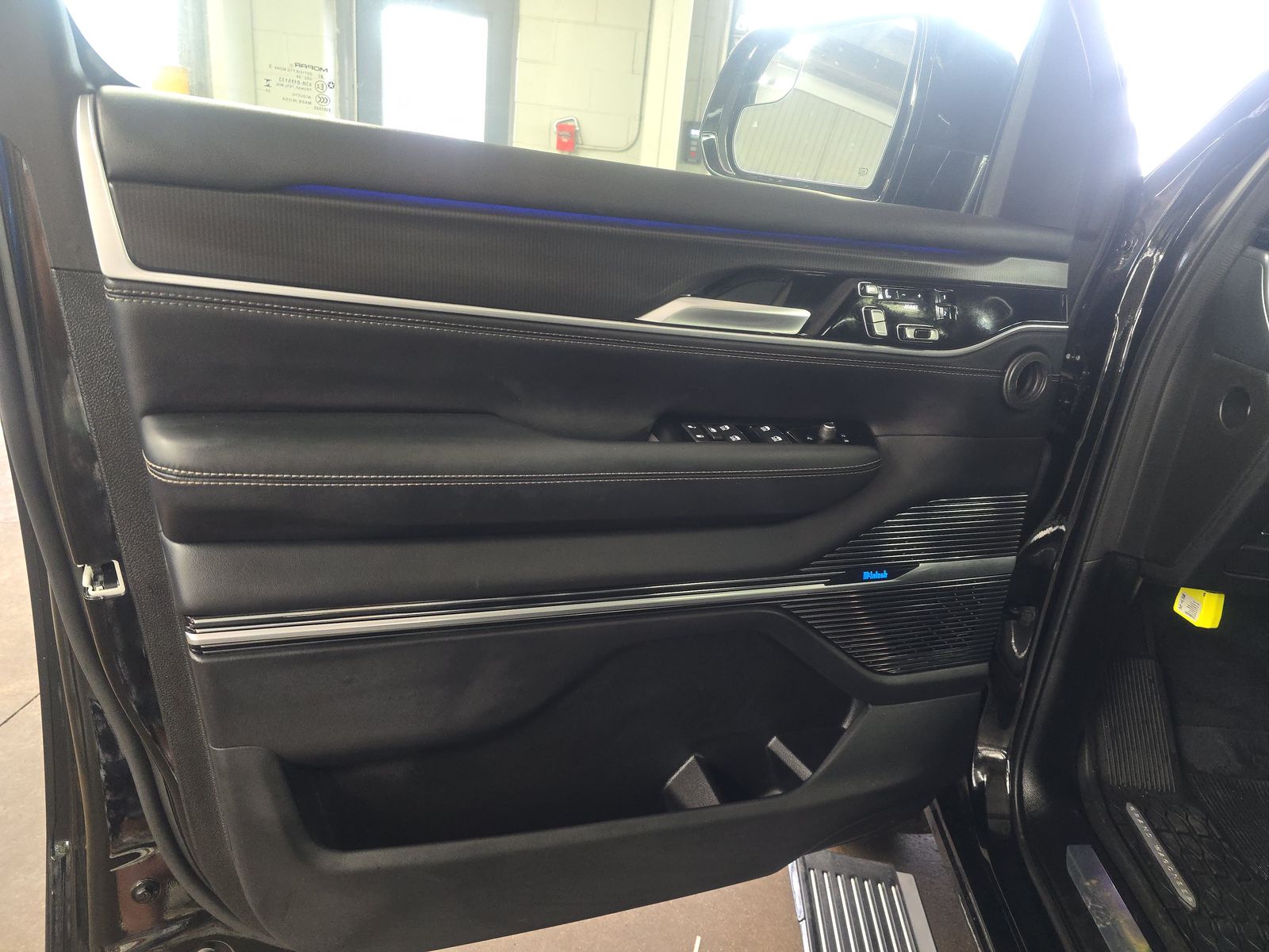 JEEP 2 OBSIDIAN - 10