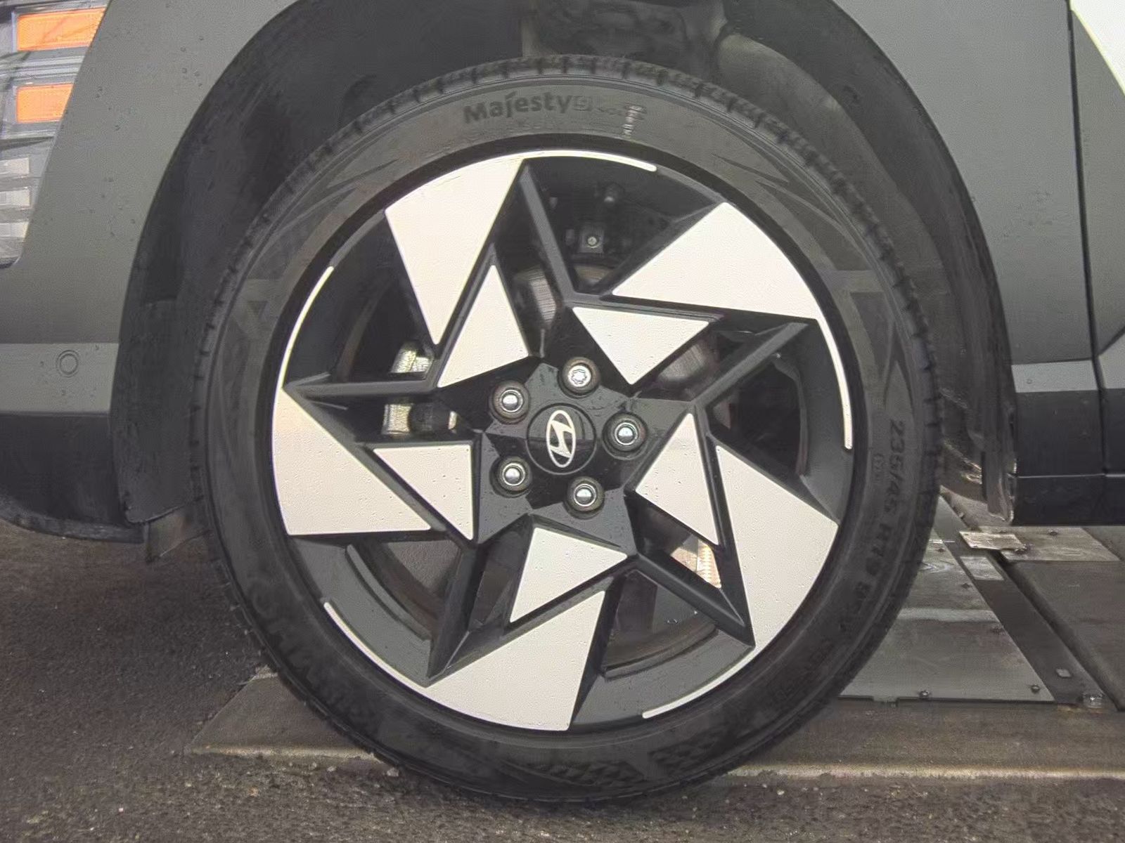 HYUNDAI LIMITED - 10