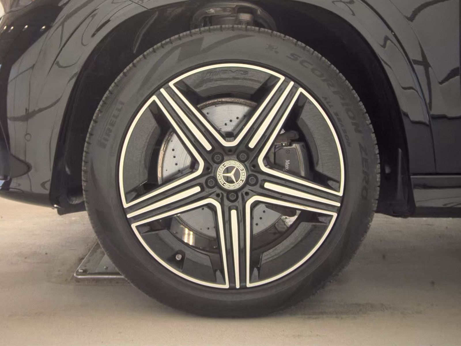 MERCEDES-BENZ GLE - 10