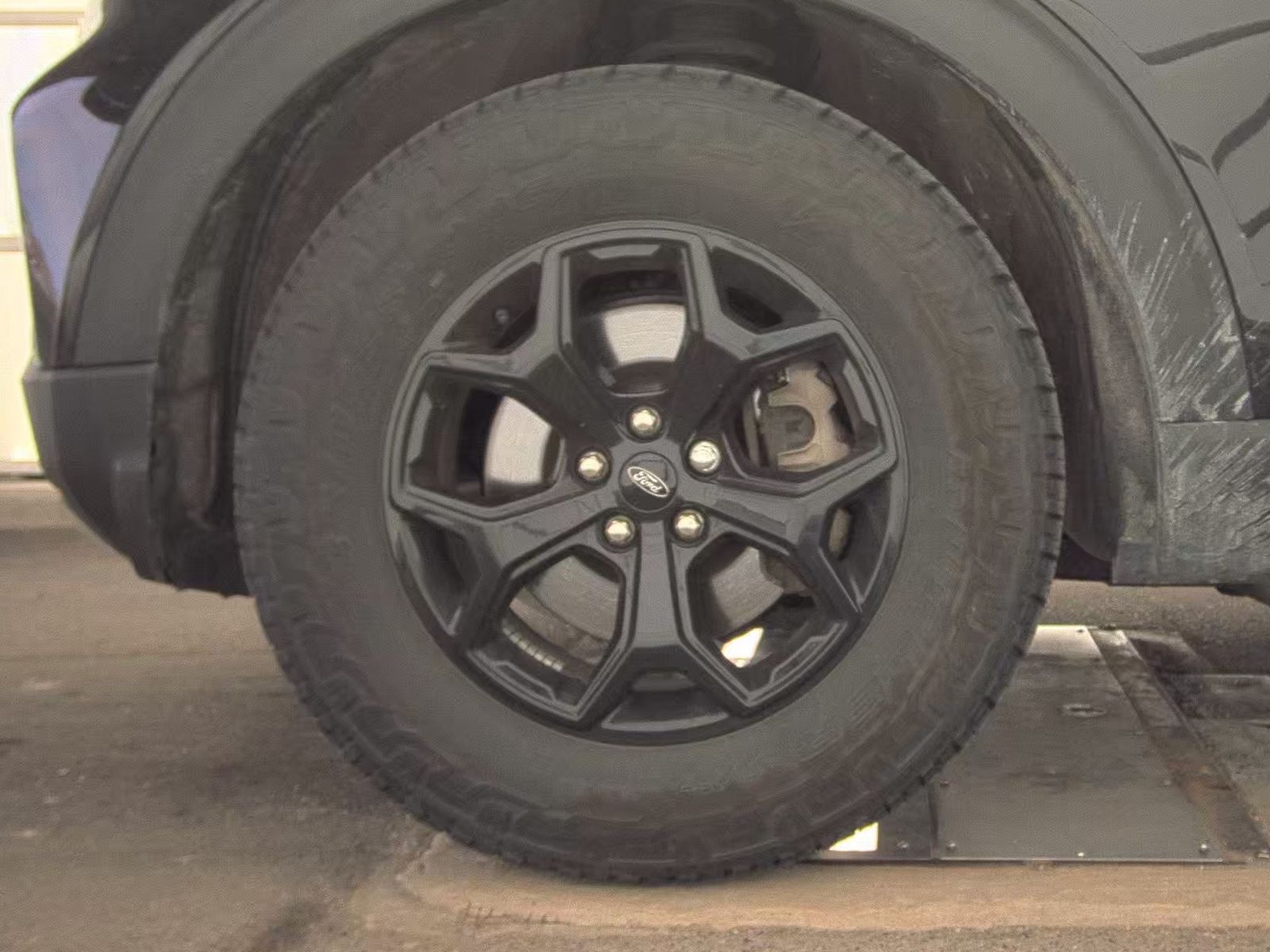 FORD EXPLORER - 10