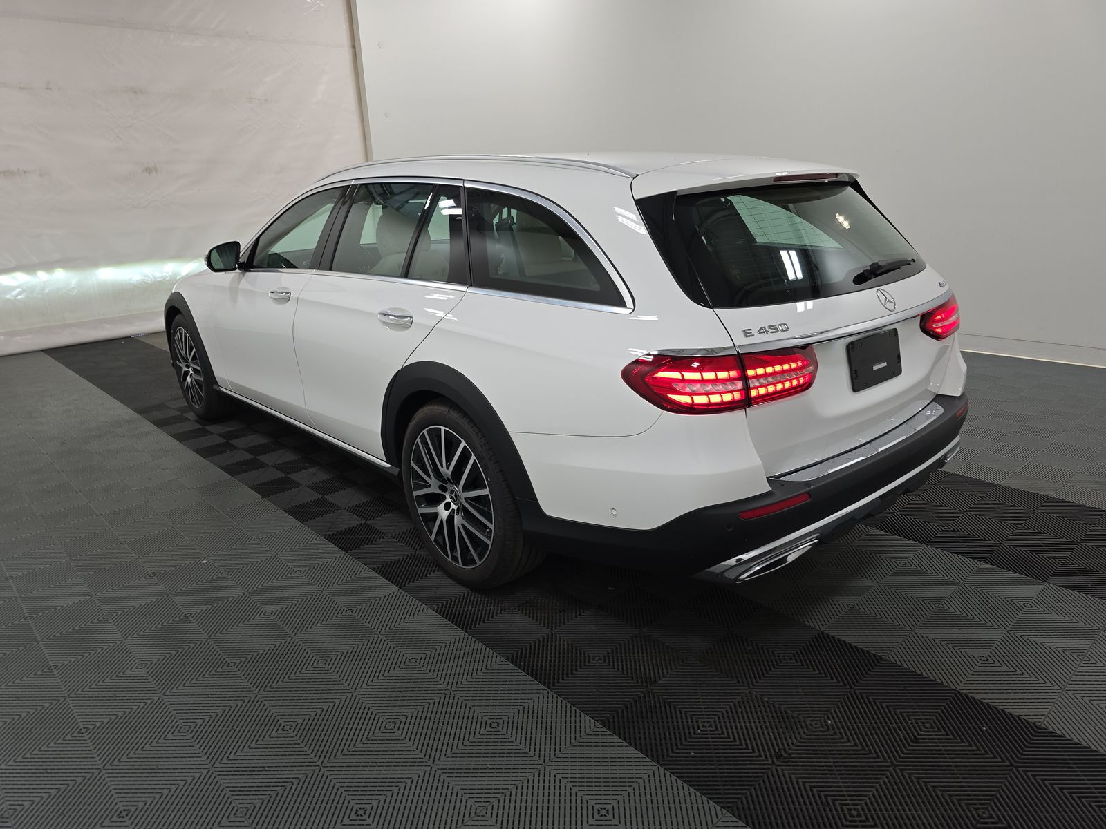 MERCEDES-BENZ E-CLASS - 7