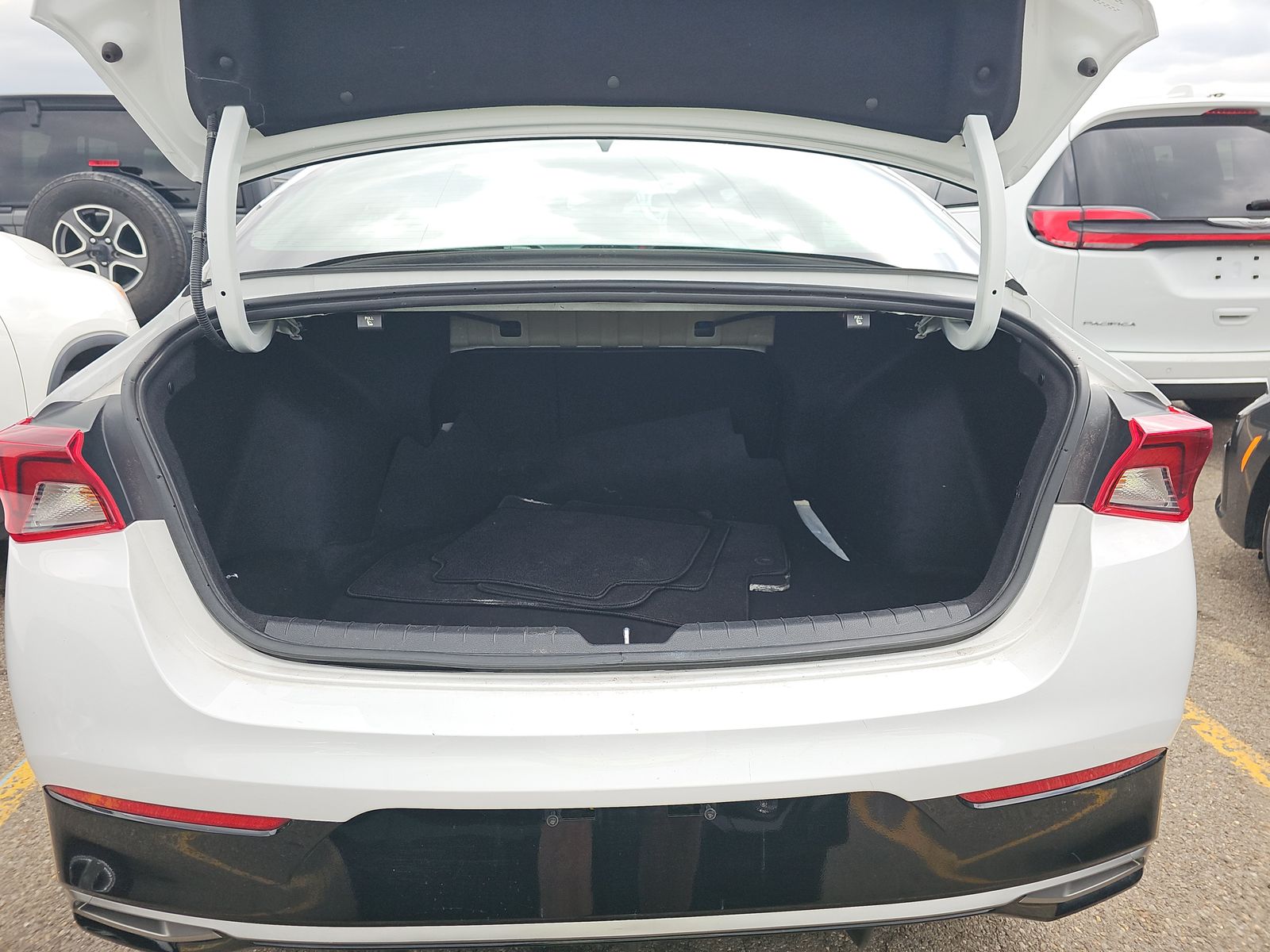 2023 Kia K5 LXS FWD