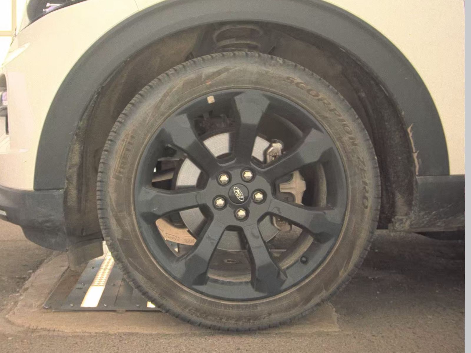 FORD EXPLORER - 10