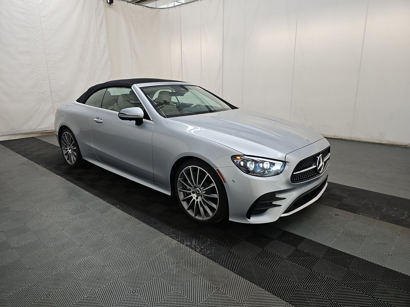 MERCEDES-BENZ E-CLASS - 4