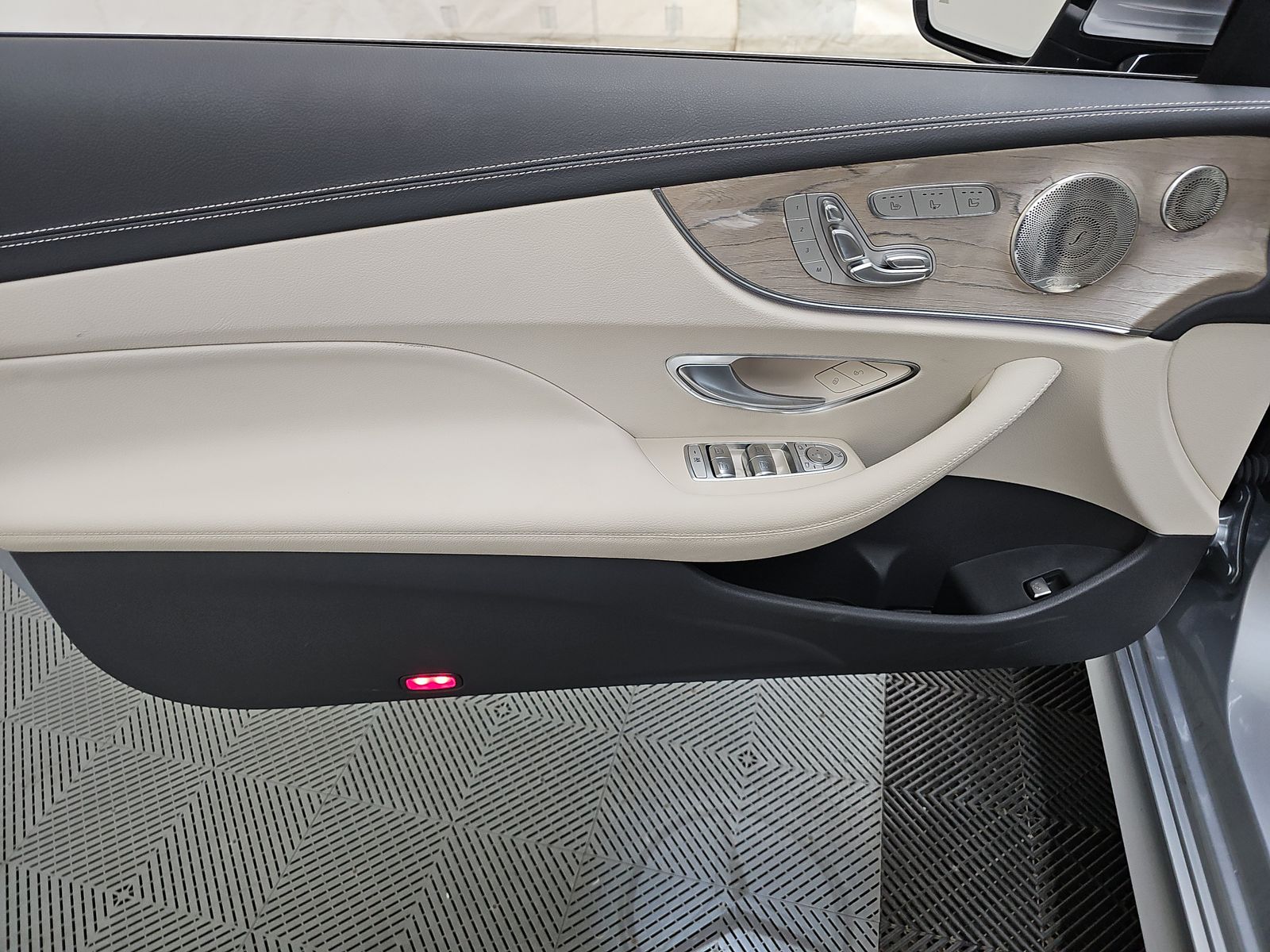 MERCEDES-BENZ E-CLASS - 10