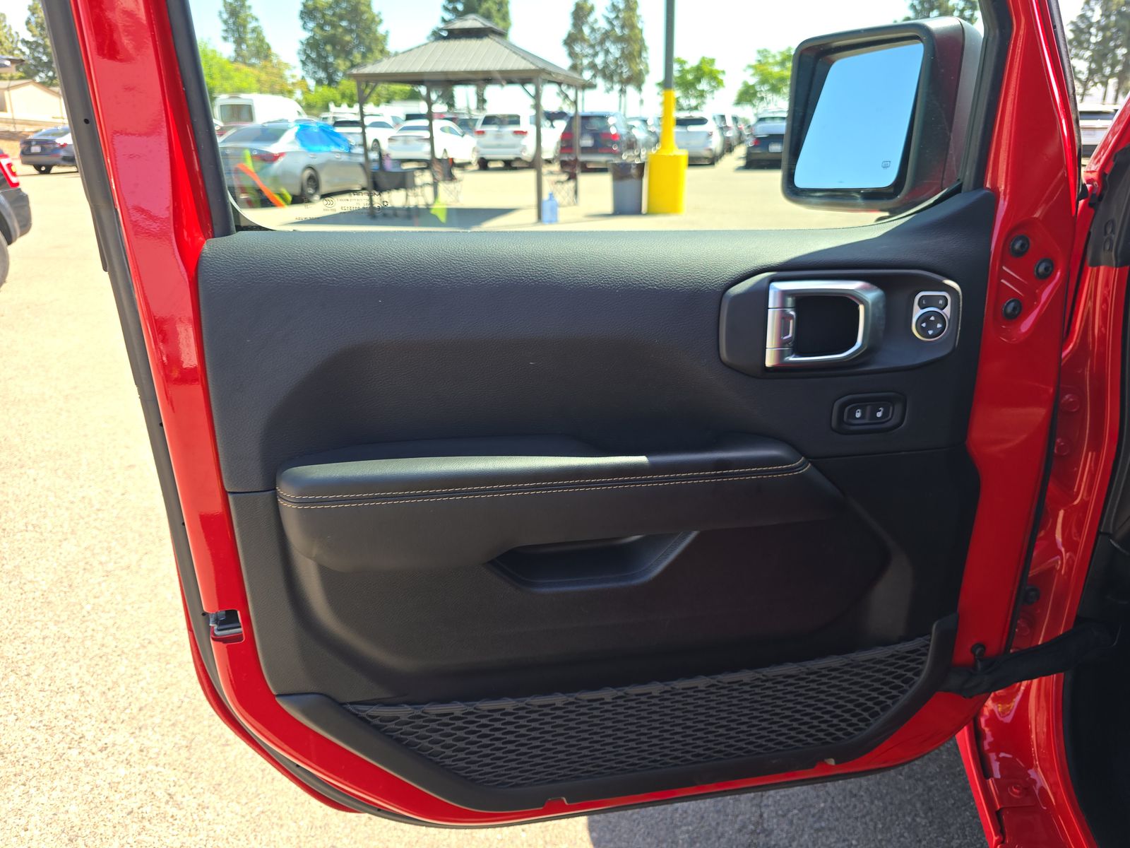 2024 Jeep Wrangler Sahara AWD