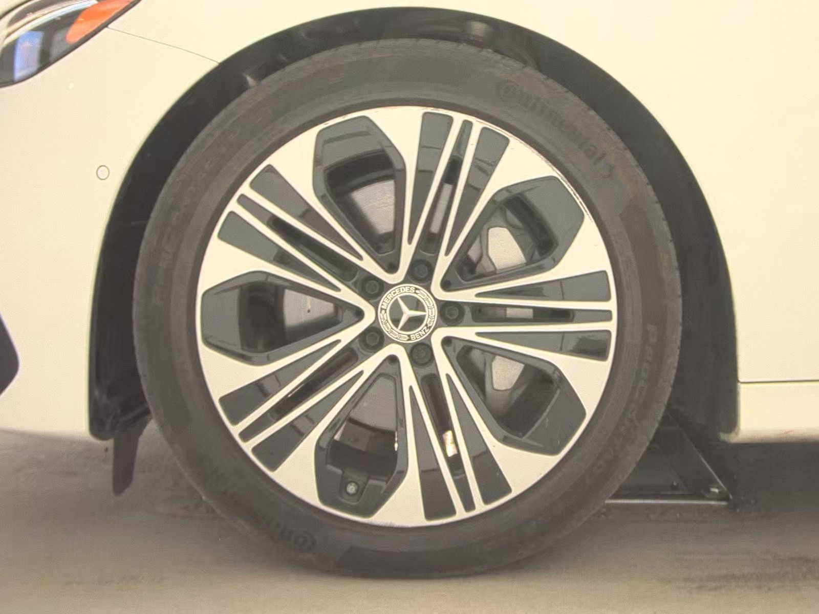 MERCEDES-BENZ E-CLASS - 10