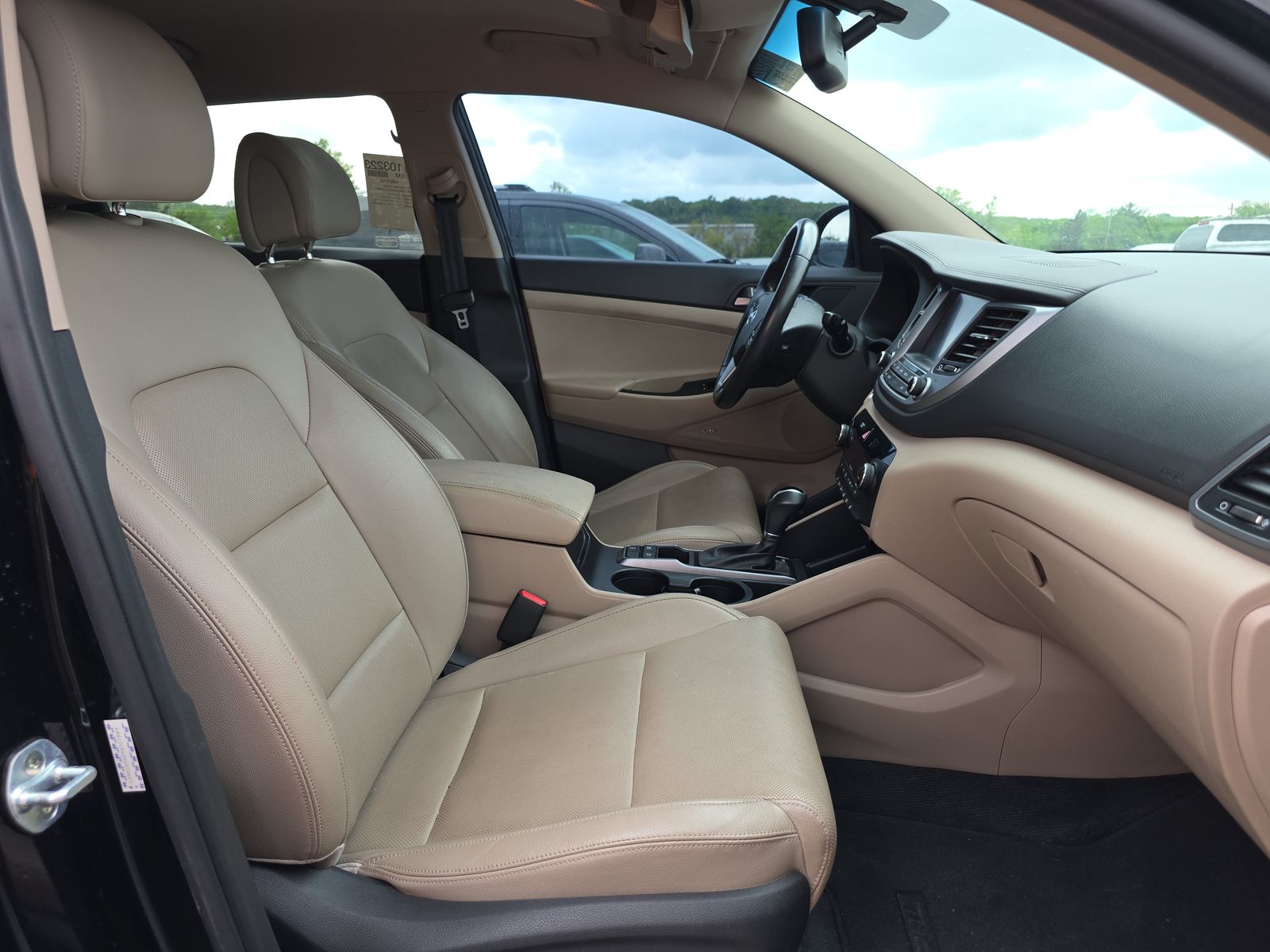 HYUNDAI TUCSON - 9