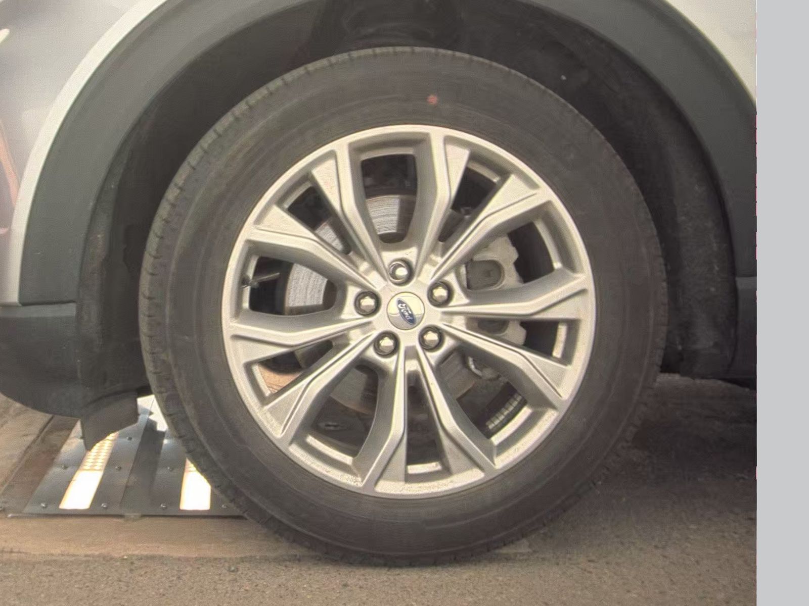 FORD EXPLORER - 10