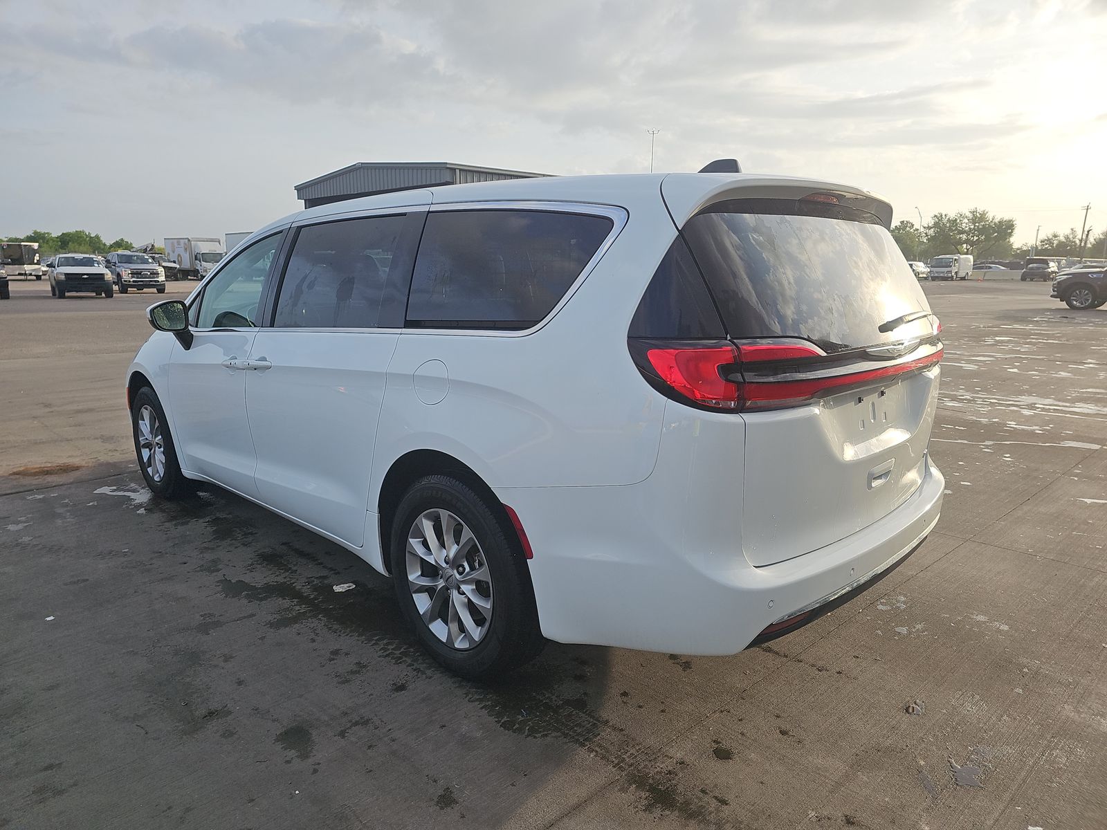 CHRYSLER PACIFICA - 7