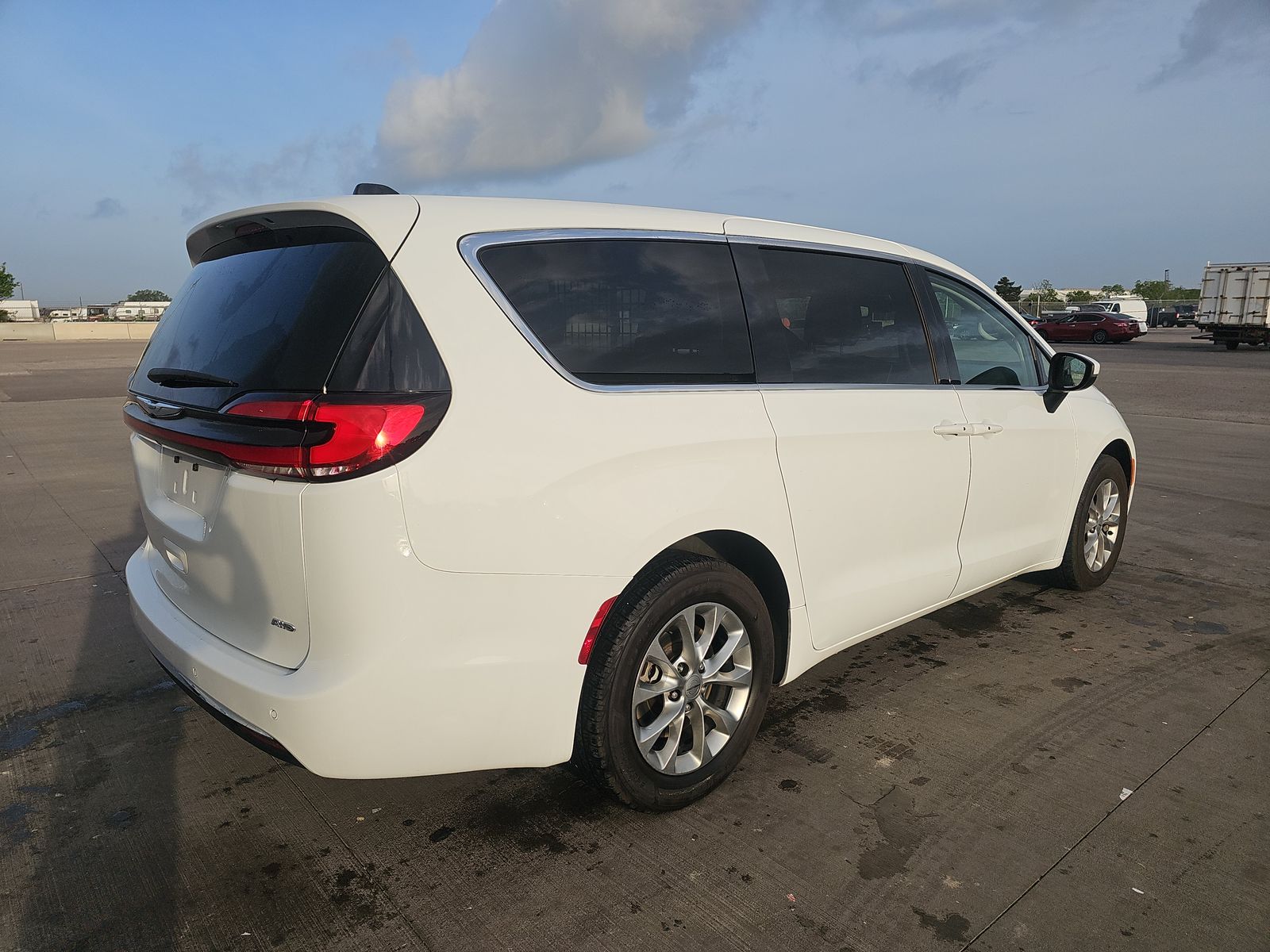 CHRYSLER PACIFICA - 5