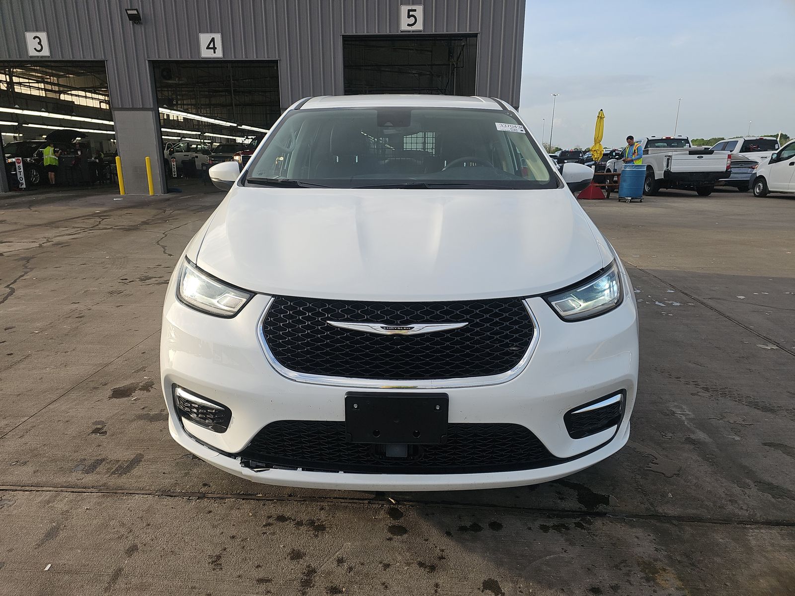 CHRYSLER PACIFICA - 3