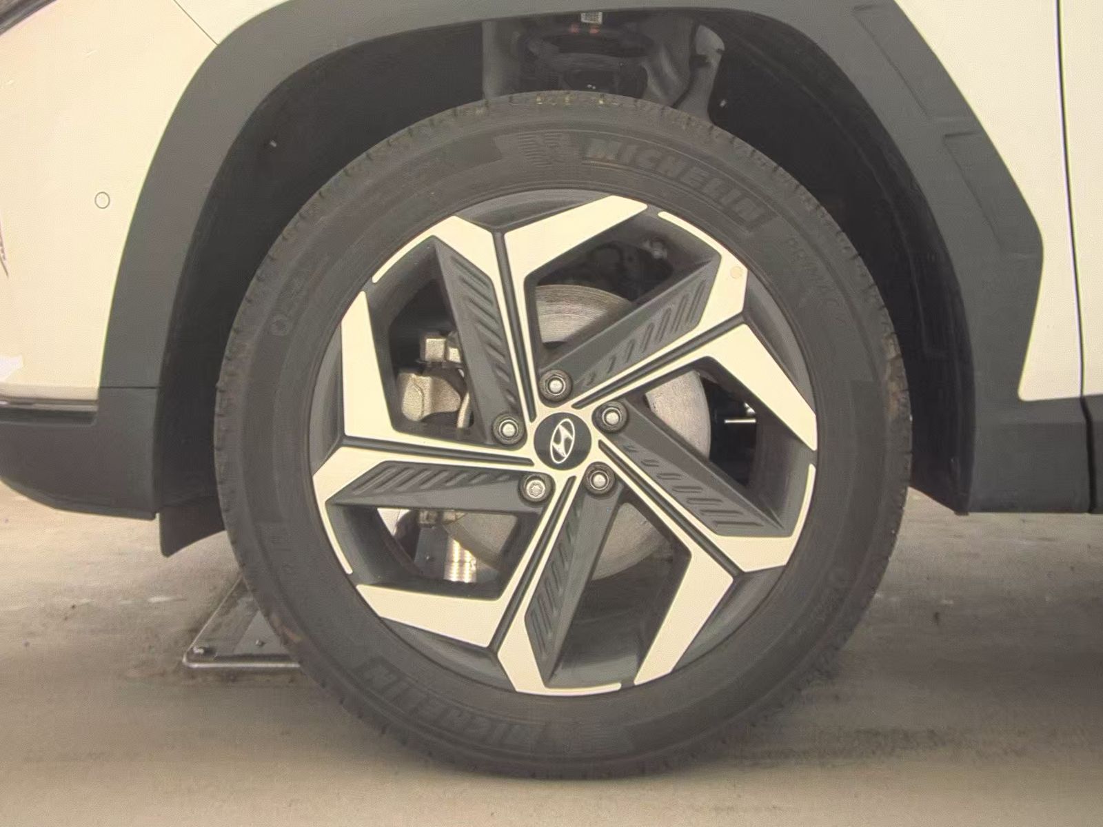 HYUNDAI LIMITED - 10