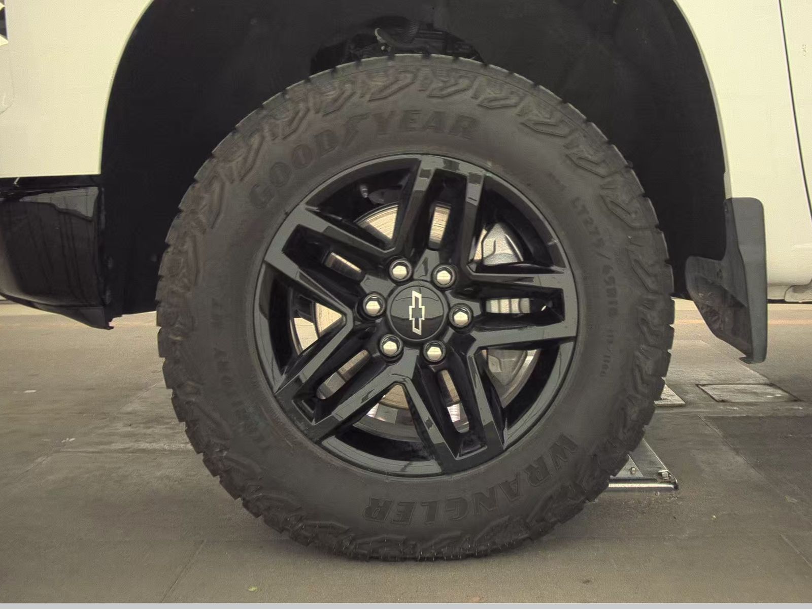 CHEVROLET SILVERADO - 10