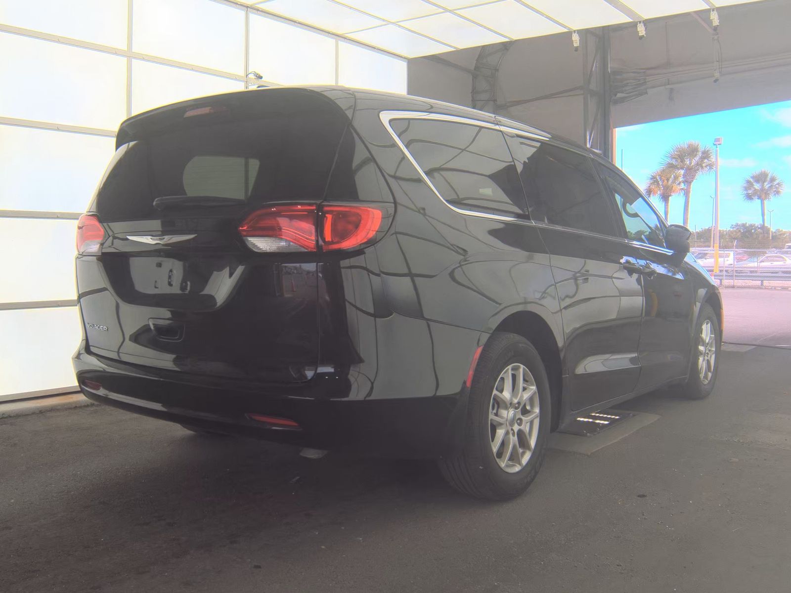 CHRYSLER VOYAGER - 6