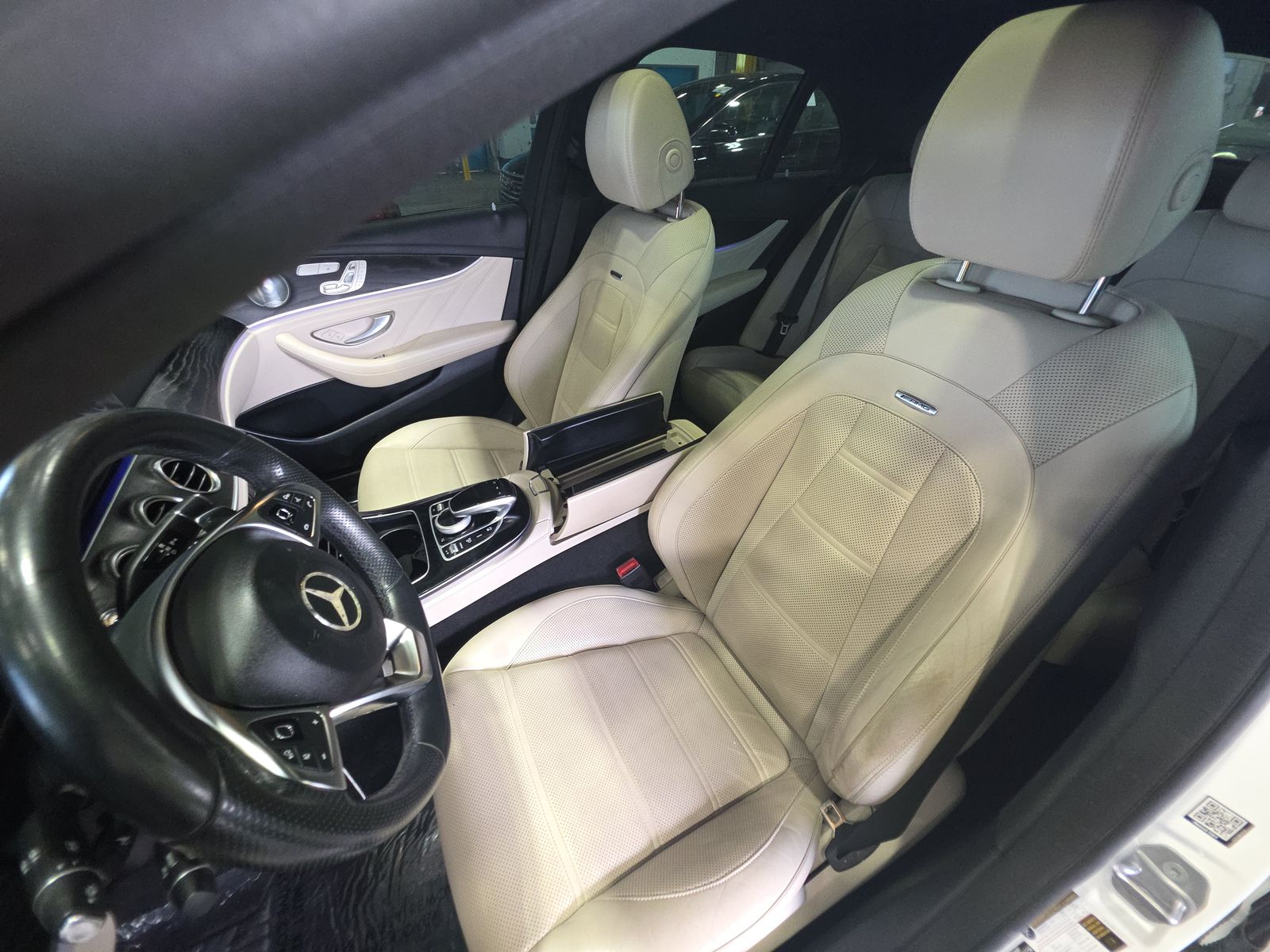 MERCEDES-BENZ E-CLASS - 8