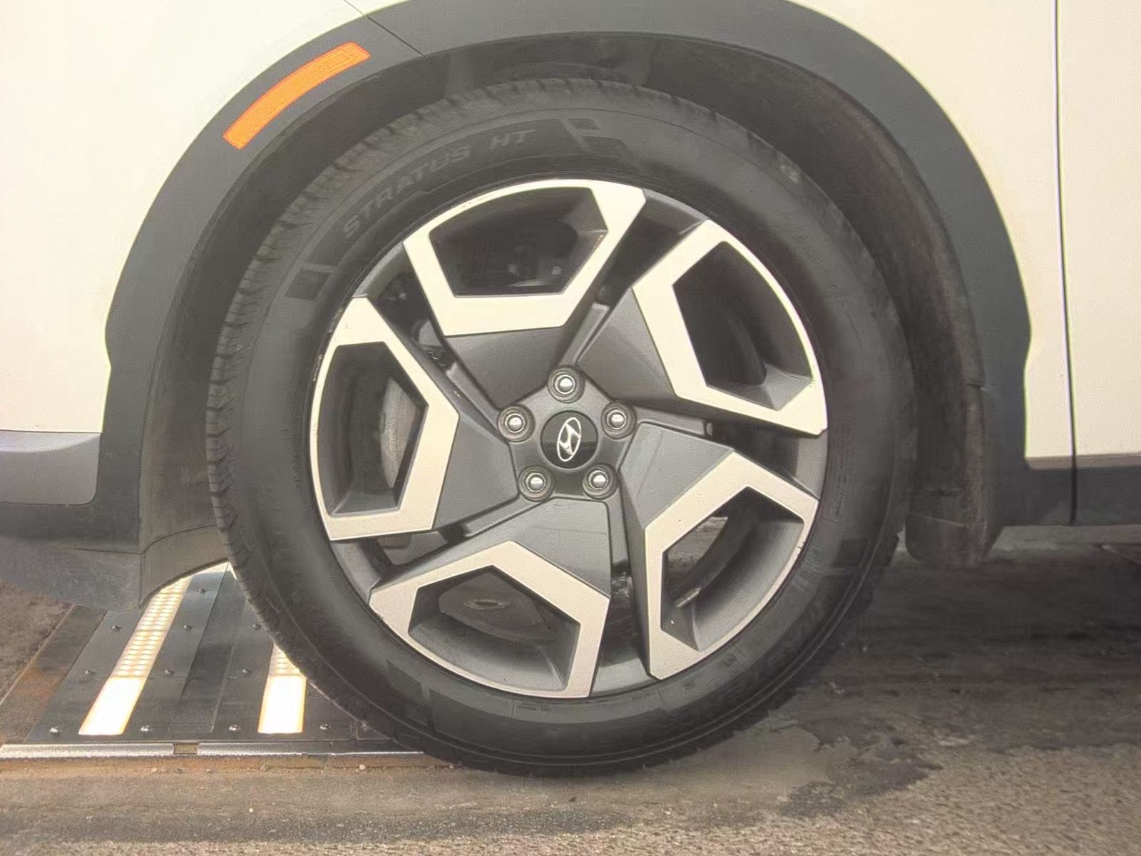 HYUNDAI LIMITED - 10