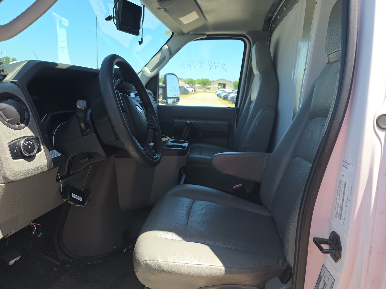 FORD E-350 - 8