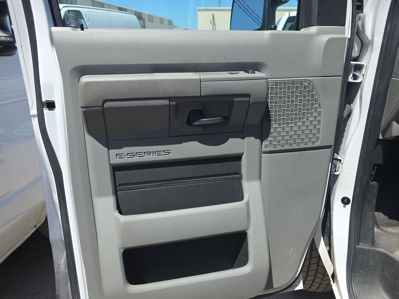 FORD E-350 - 10