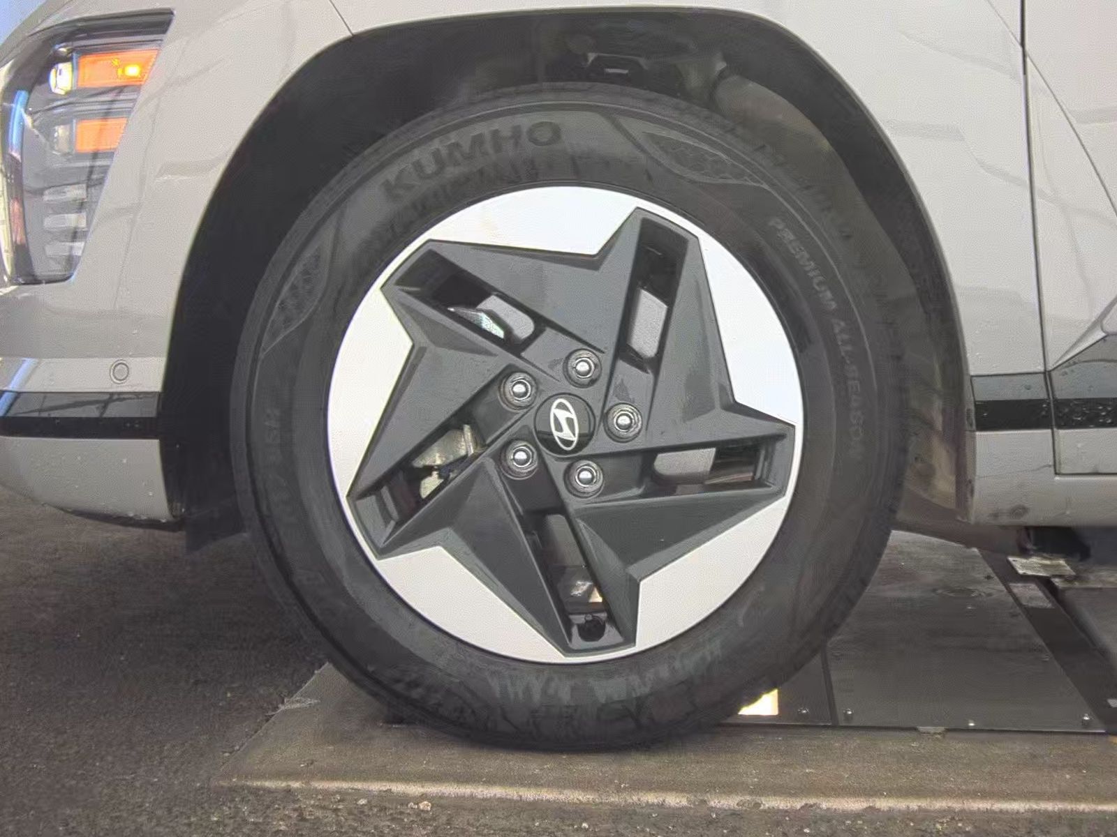 HYUNDAI LIMITED - 10