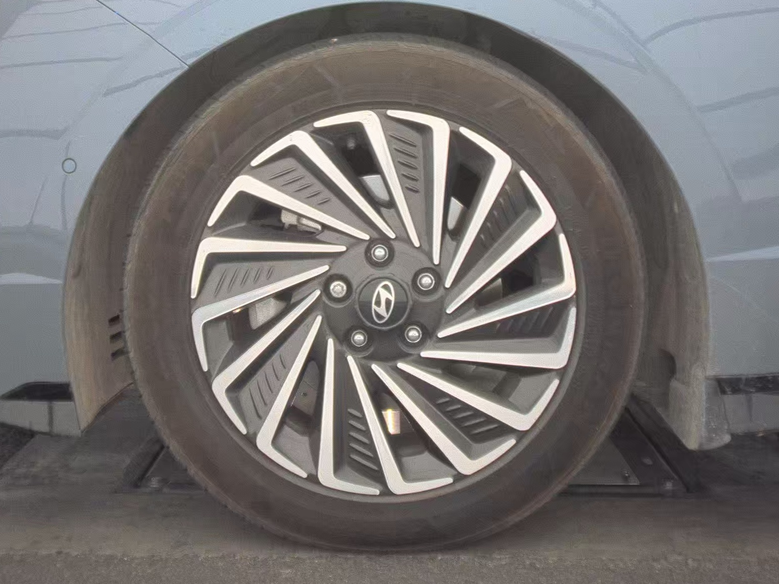 HYUNDAI LIMITED - 10