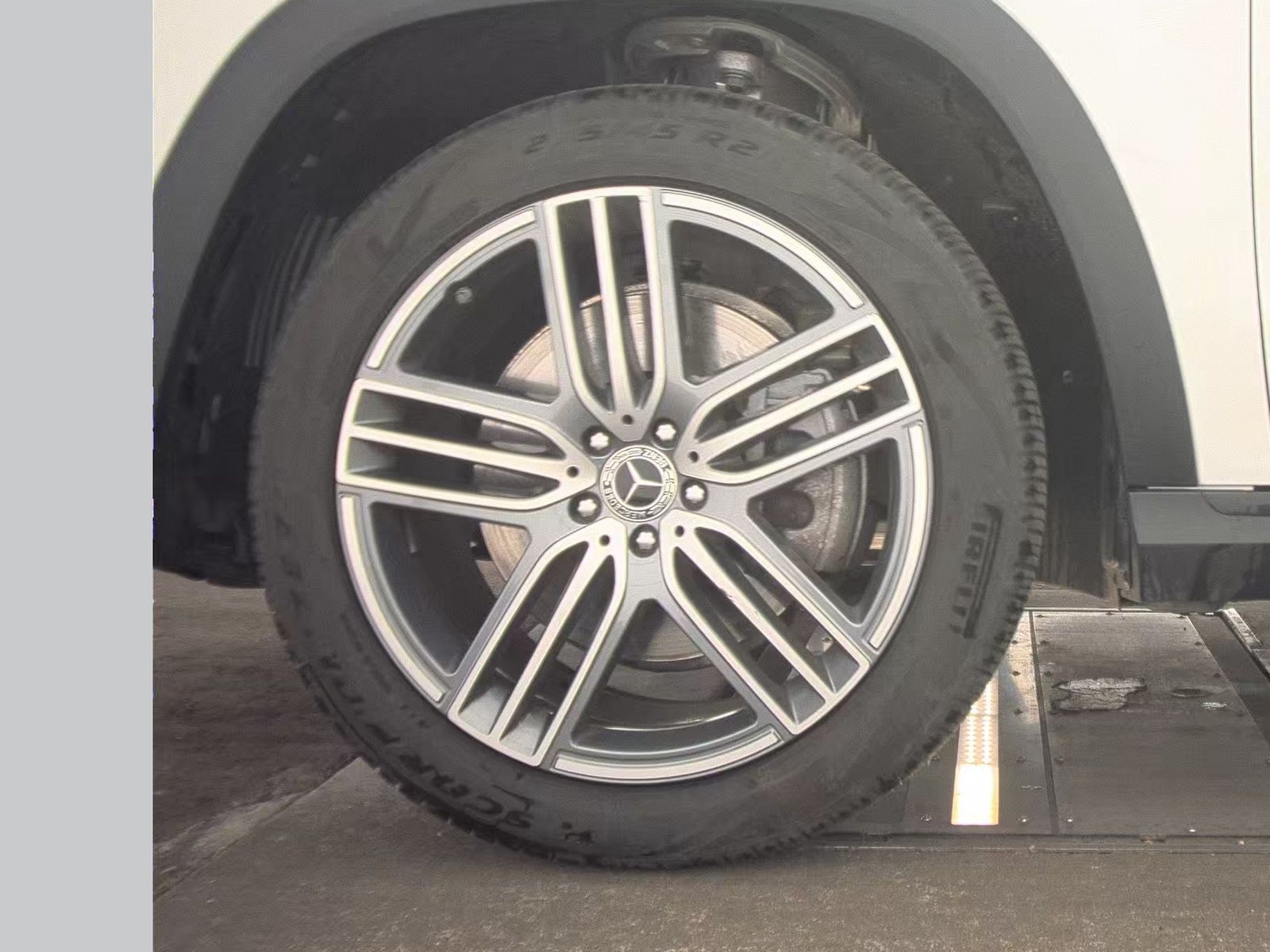 MERCEDES-BENZ GLS - 10