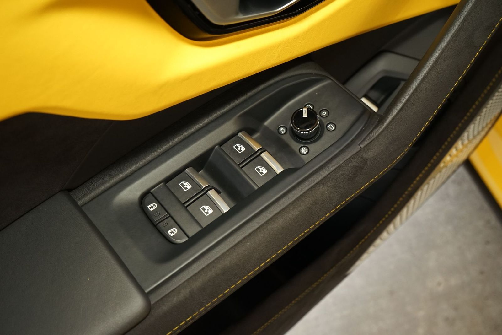 2023 Lamborghini Urus S AWD